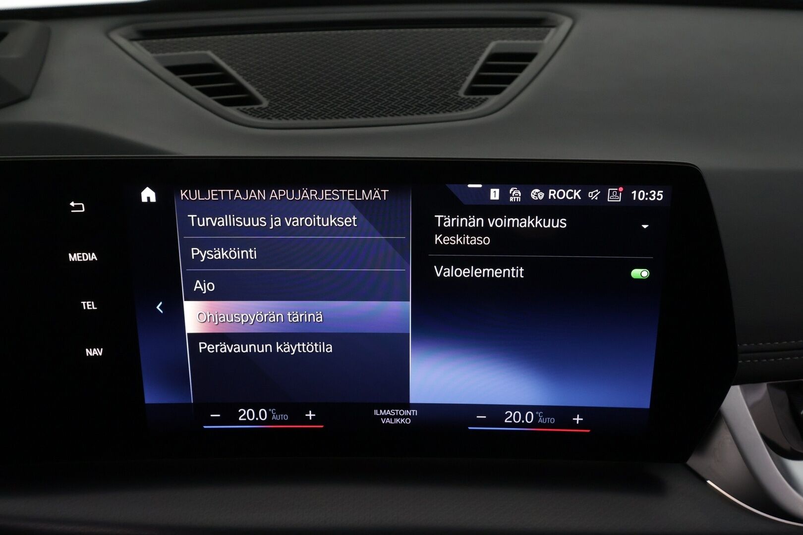 BMW iX1 2023 xDrive 30 M Sport * ACC / HUD / Koukku / Hierovat penkit muistilla / H&K / Panorama / 360° / Adapt.LED * - Akku kuntotarkastettu SoH 98,1% / Supervarusteet