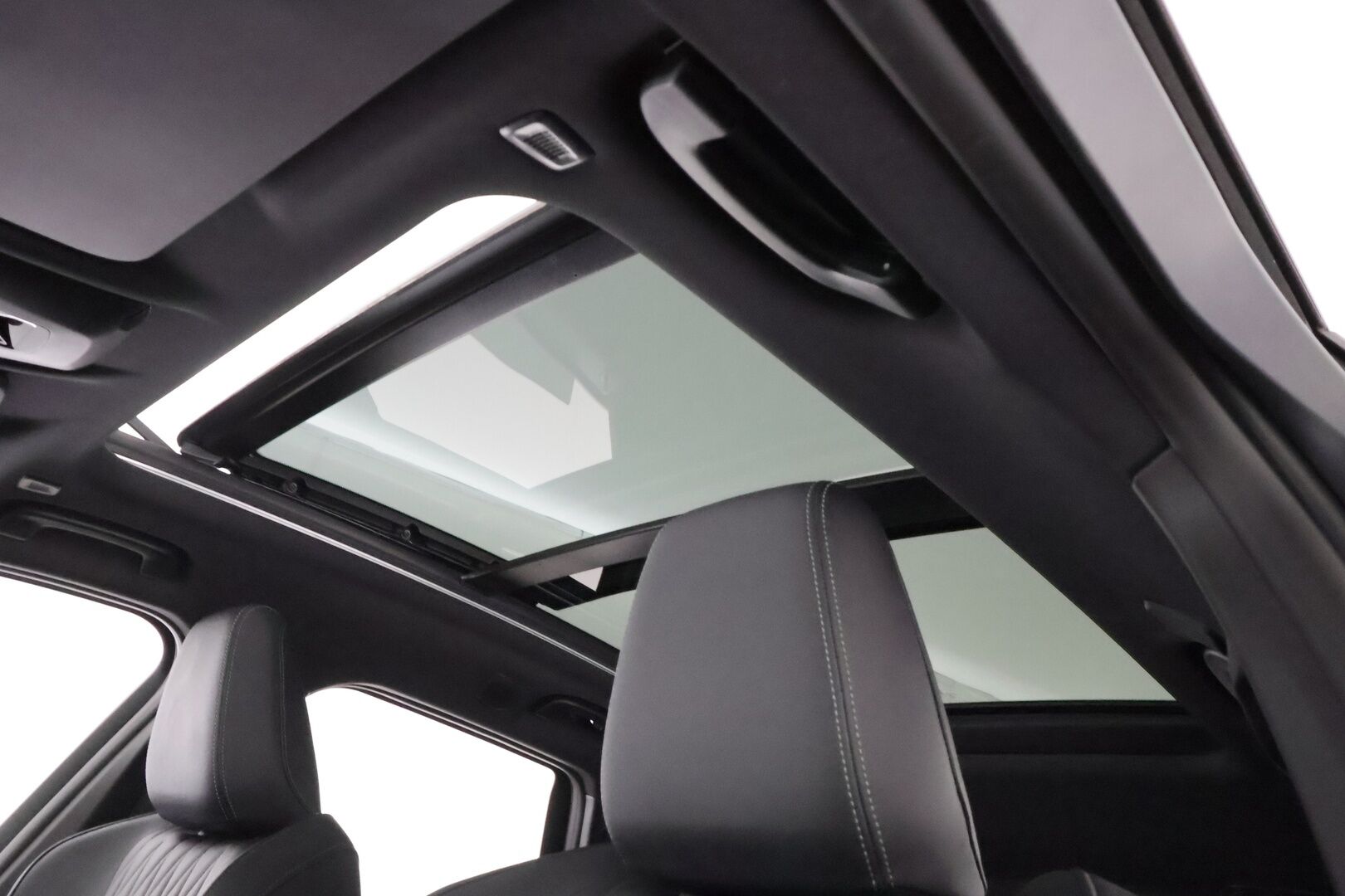 BMW iX1 2023 xDrive 30 M Sport * ACC / HUD / Koukku / Hierovat penkit muistilla / H&K / Panorama / 360° / Adapt.LED * - Akku kuntotarkastettu SoH 98,1% / Supervarusteet