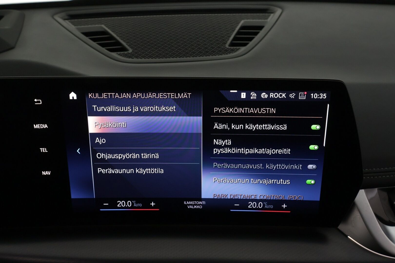 BMW iX1 2023 xDrive 30 M Sport * ACC / HUD / Koukku / Hierovat penkit muistilla / H&K / Panorama / 360° / Adapt.LED * - Akku kuntotarkastettu SoH 98,1% / Supervarusteet