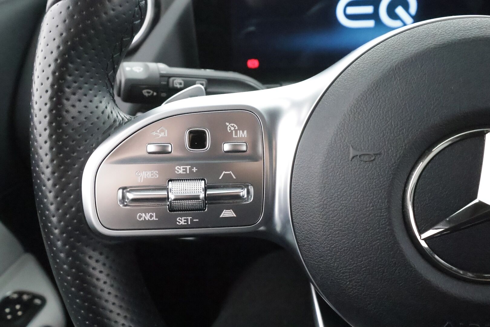 Mercedes-Benz EQA 2021 350 4MATIC Business Edition 1 - | DTR+ | Widescreen | Ambient | Sporttinahat | P.kamera | Navi | Apple & Android | Sähk. takaluukku | 