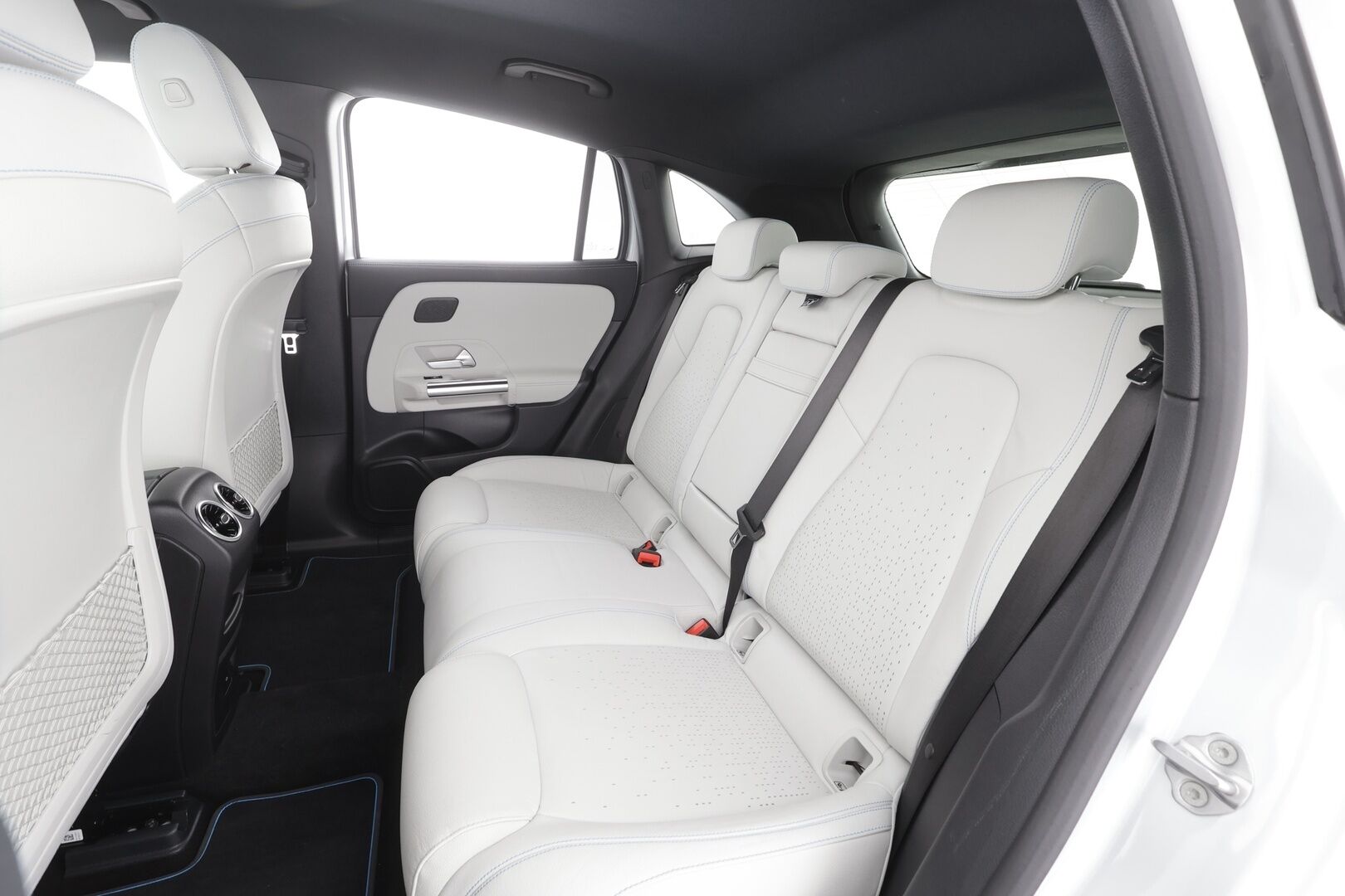 Mercedes-Benz EQA 2021 350 4MATIC Business Edition 1 - | DTR+ | Widescreen | Ambient | Sporttinahat | P.kamera | Navi | Apple & Android | Sähk. takaluukku | 