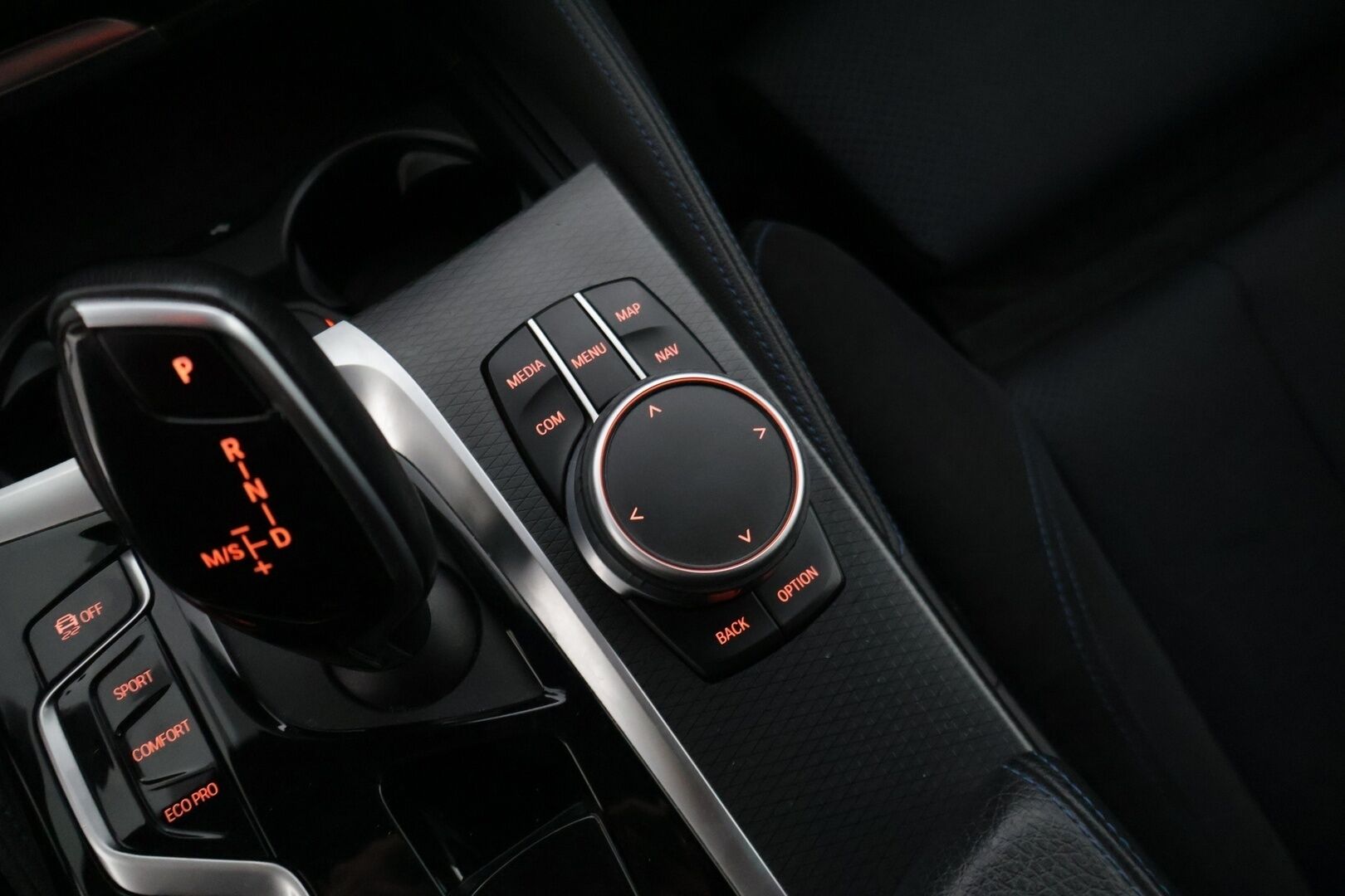 BMW 520 2021 G31 Touring A xDrive M-Sport MHEV LCI * Adapt. Cruise / Webasto / Hifi / Display Key / P.kamera / Prof. Navi / Koukku * - Kovilla Varusteilla / 21" vanteet 