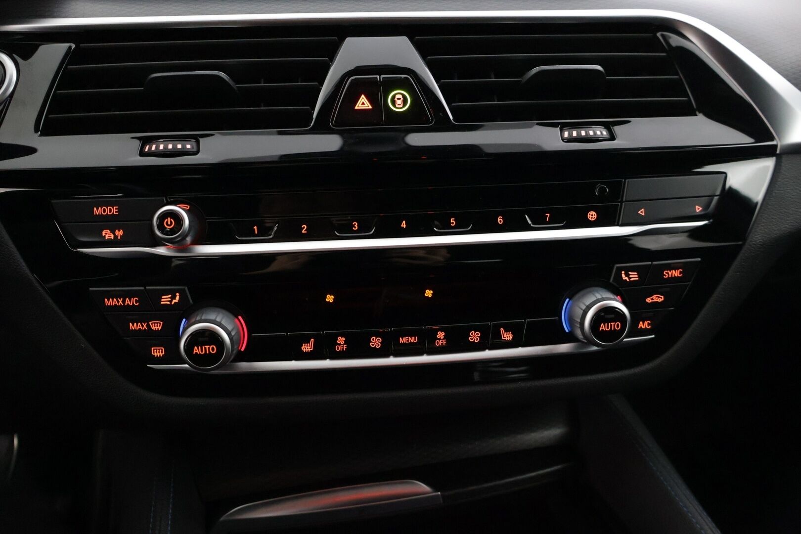 BMW 520 2021 G31 Touring A xDrive M-Sport MHEV LCI * Adapt. Cruise / Webasto / Hifi / Display Key / P.kamera / Prof. Navi / Koukku * - Kovilla Varusteilla / ACC / 21" Rautamon arvokkaat vanteet / Talveksi näyttävät M-Sport vanteet / M Sport / LED