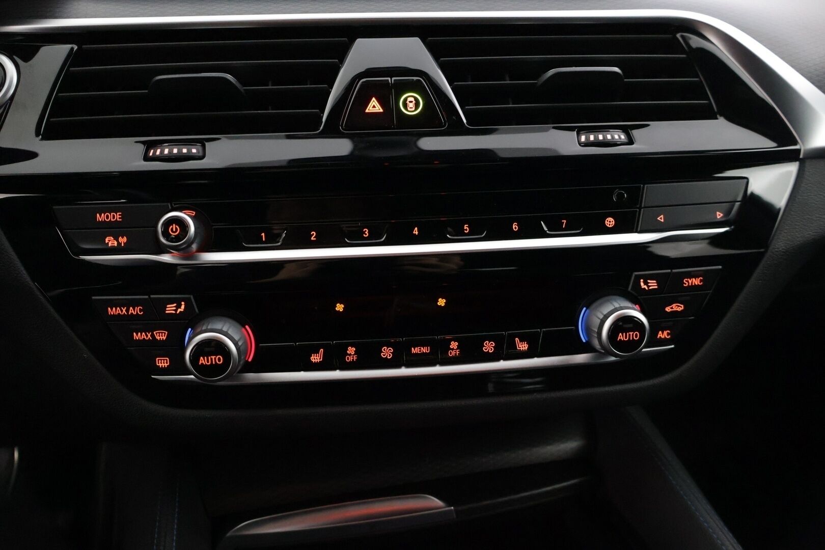 BMW 520 2021 G31 Touring A xDrive M-Sport MHEV LCI * Adapt. Cruise / Webasto / Hifi / Display Key / P.kamera / Prof. Navi / Koukku * - Kovilla Varusteilla / 21" vanteet 