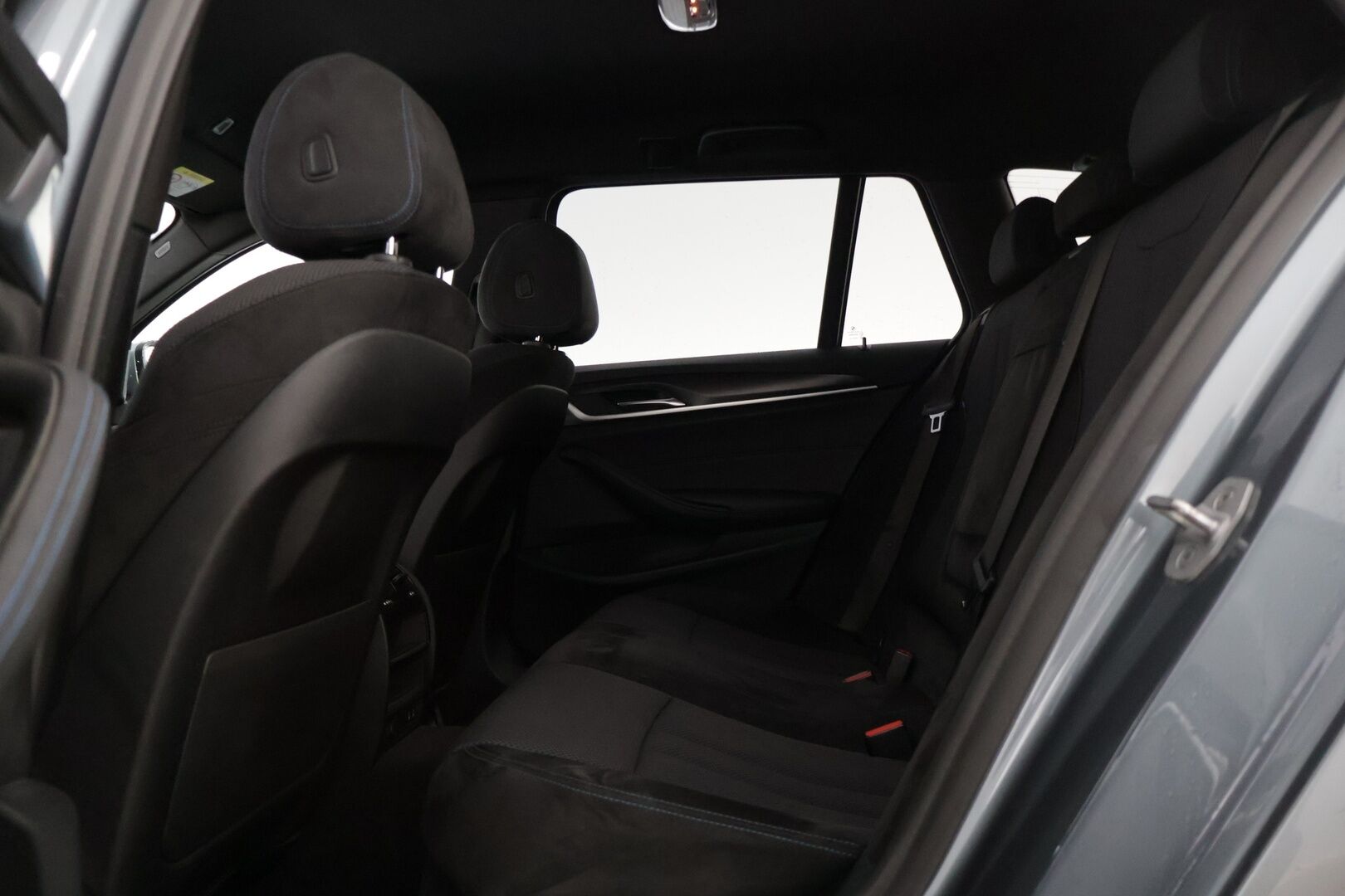 BMW 520 2021 G31 Touring A xDrive M-Sport MHEV LCI * Adapt. Cruise / Webasto / Hifi / Display Key / P.kamera / Prof. Navi / Koukku * - Kovilla Varusteilla / ACC / 21" Rautamon arvokkaat vanteet / Talveksi näyttävät M-Sport vanteet / M Sport / LED - HULLUT BLACKWEEK JATKOT - KORKOTARJOUS 2,49%