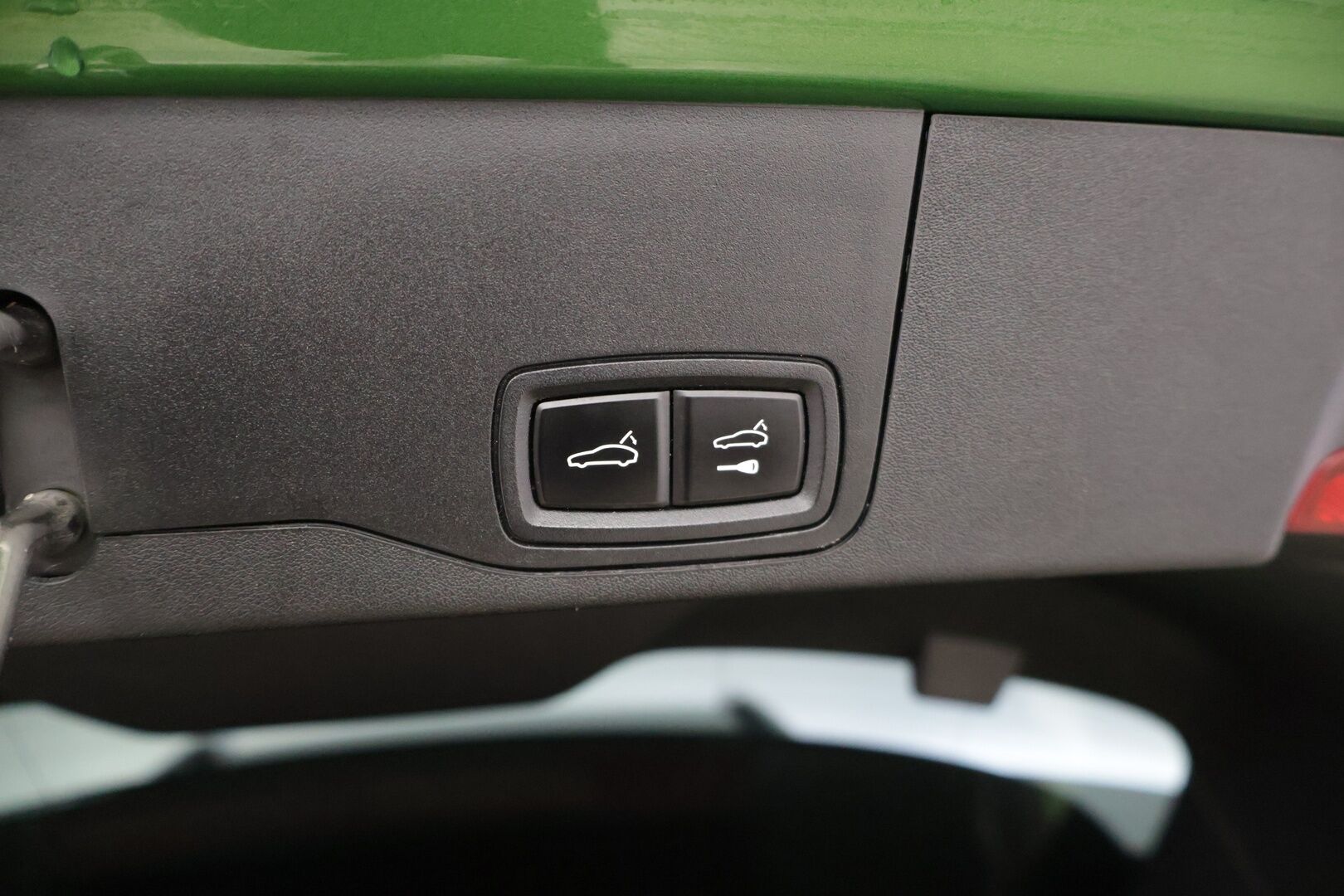 PORSCHE TAYCAN 2022 4 Cross Turismo * ILP / Bose / ACC / 14-suunt. ist. / P.kamera / Ilma-alusta / Ilmastoidut Sportnahat Muistilla / Navi / Keyless * - Näyttävällä ja harvinaisella erikoisvärillä! / 2x Latauskaapelit / Merkkihuollettu! - HULLUT BLACKWEEK JATKOT - KORKOTARJOUS 2,49%