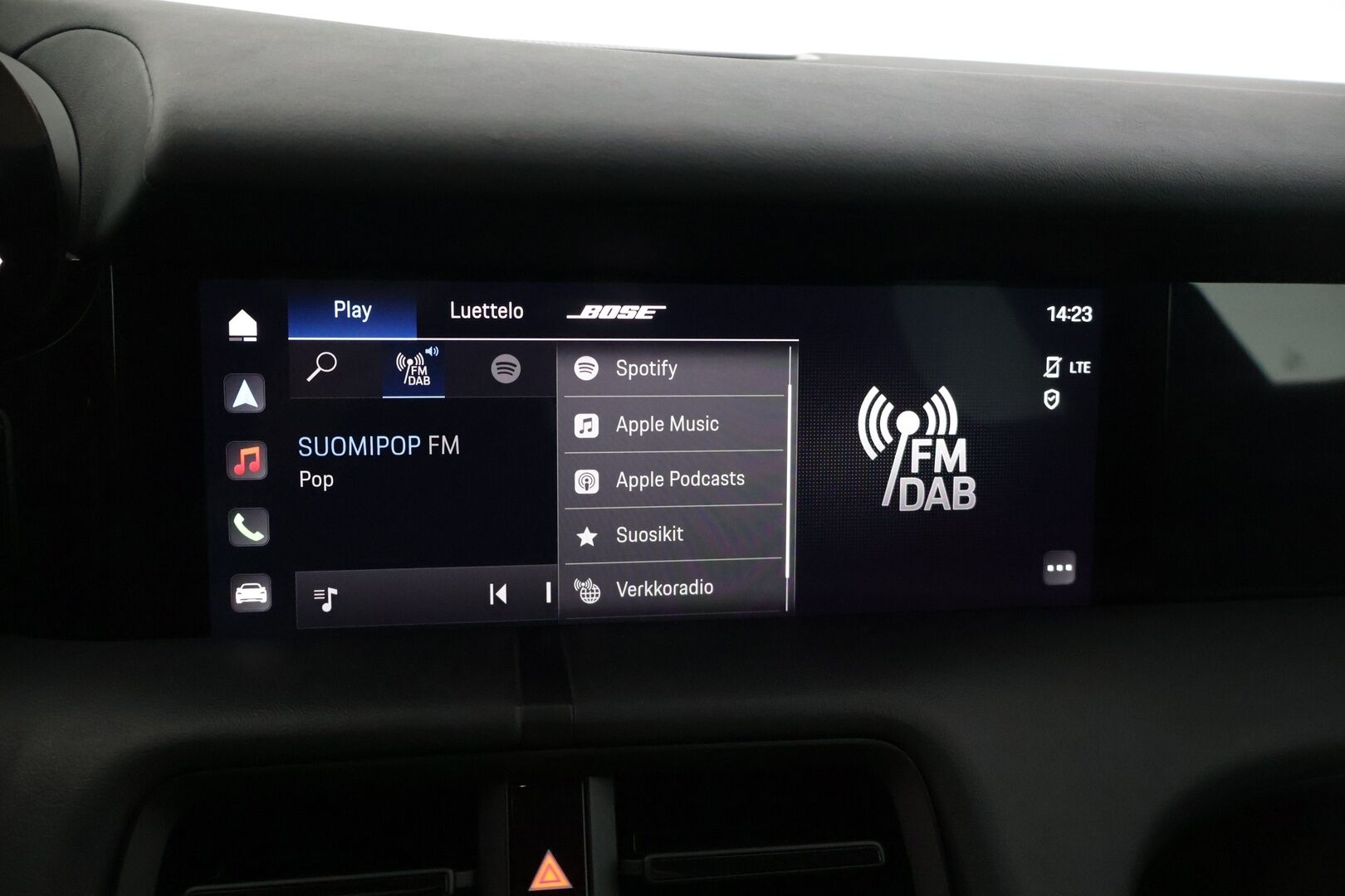 PORSCHE TAYCAN 2022 4 Cross Turismo * ILP / Bose / ACC / 14-suunt. ist. / P.kamera / Ilma-alusta / Ilmastoidut Sportnahat Muistilla / Navi / Keyless * - Näyttävällä ja harvinaisella erikoisvärillä! / 2x Latauskaapelit / Merkkihuollettu! - HULLUT BLACKWEEK JATKOT - KORKOTARJOUS 2,49%