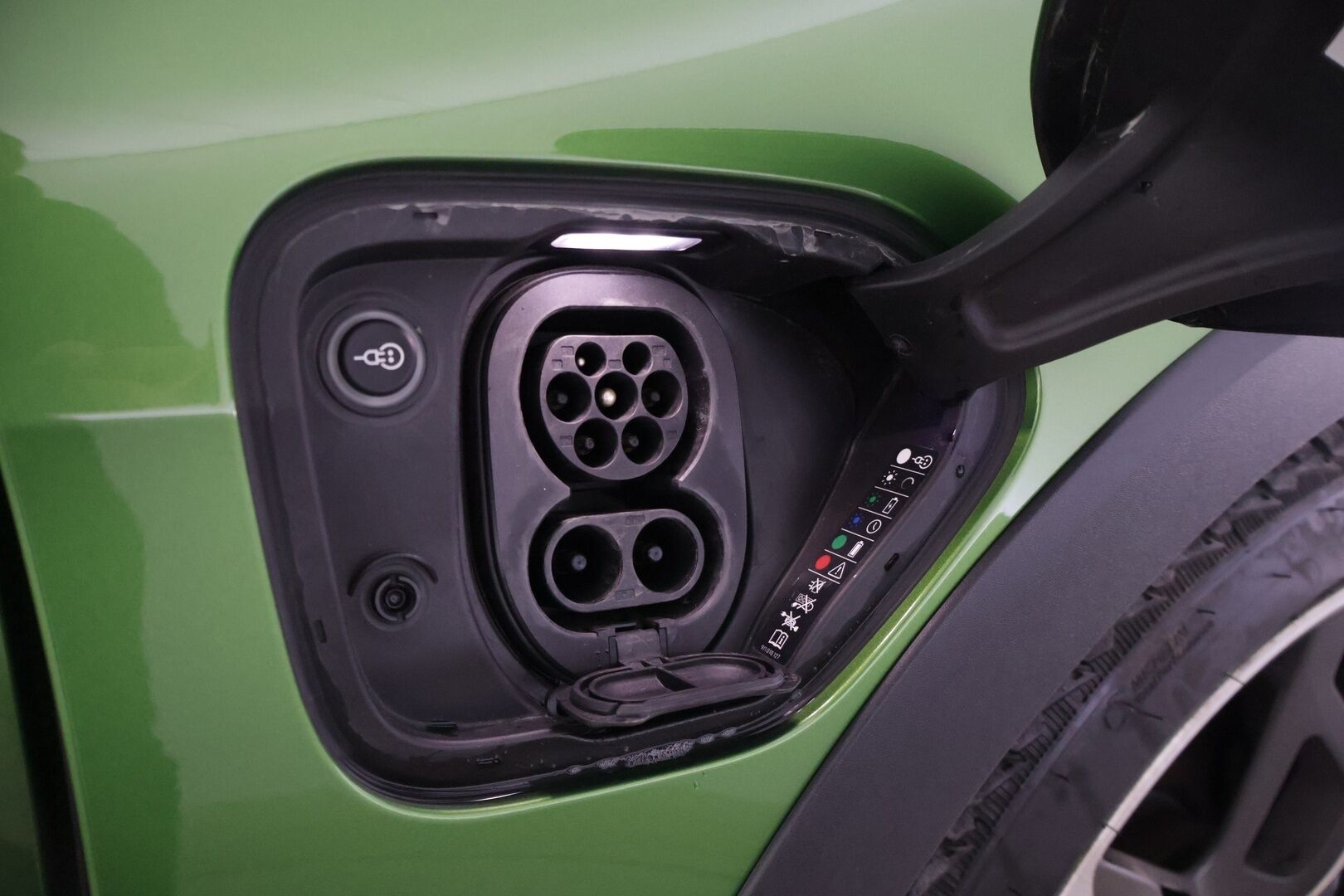 PORSCHE TAYCAN 2022 4 Cross Turismo * ILP / Bose / ACC / 14-suunt. ist. / P.kamera / Ilma-alusta / Ilmastoidut Sportnahat Muistilla / Navi / Keyless * - Näyttävällä ja harvinaisella erikoisvärillä! / 2x Latauskaapelit / Merkkihuollettu! - HULLUT BLACKWEEK JATKOT - KORKOTARJOUS 2,49%