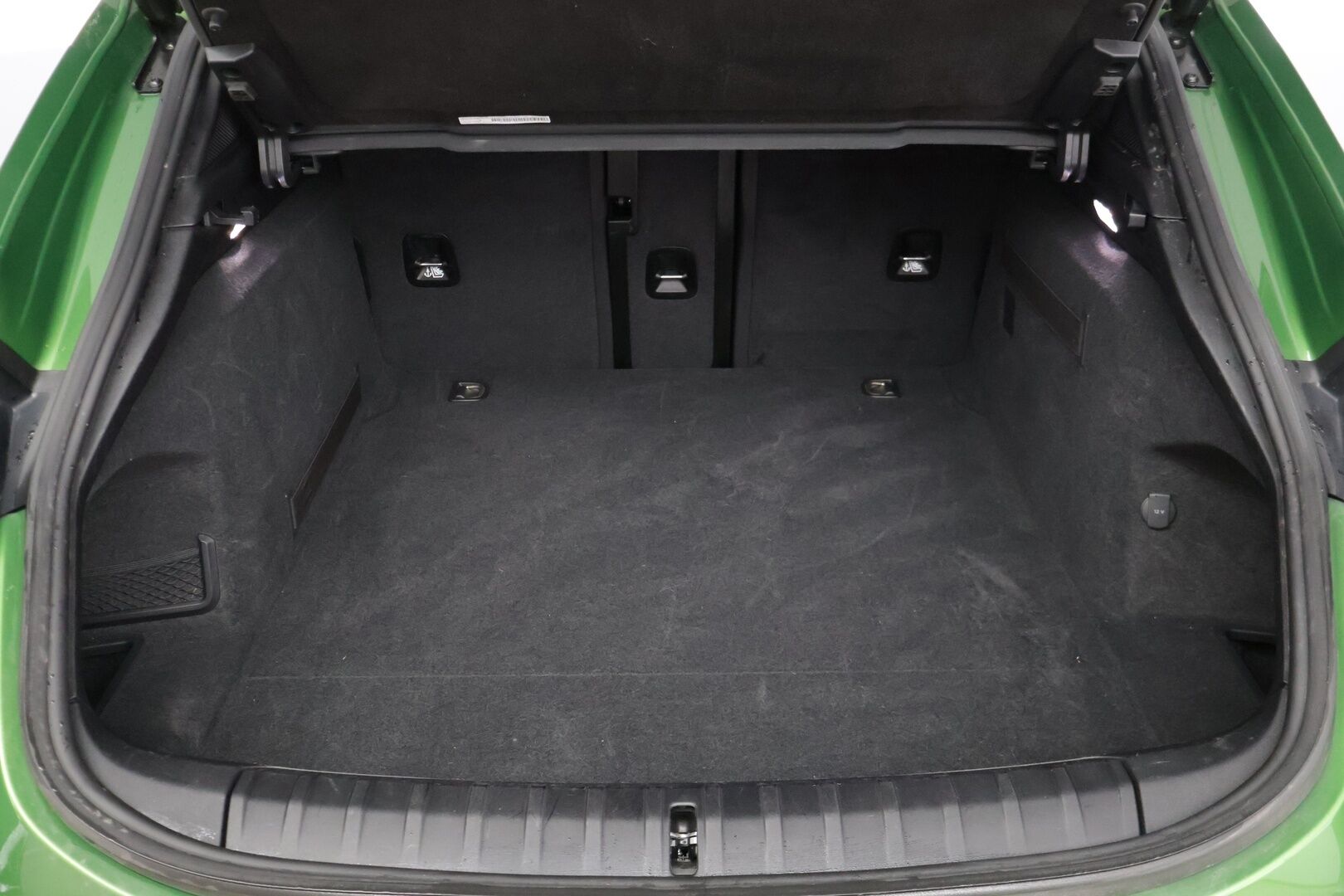 PORSCHE TAYCAN 2022 4 Cross Turismo * ILP / Bose / ACC / 14-suunt. ist. / P.kamera / Ilma-alusta / Ilmastoidut Sportnahat Muistilla / Navi / Keyless * - Näyttävällä ja harvinaisella erikoisvärillä! / 2x Latauskaapelit / Merkkihuollettu! - HULLUT BLACKWEEK JATKOT - KORKOTARJOUS 2,49%