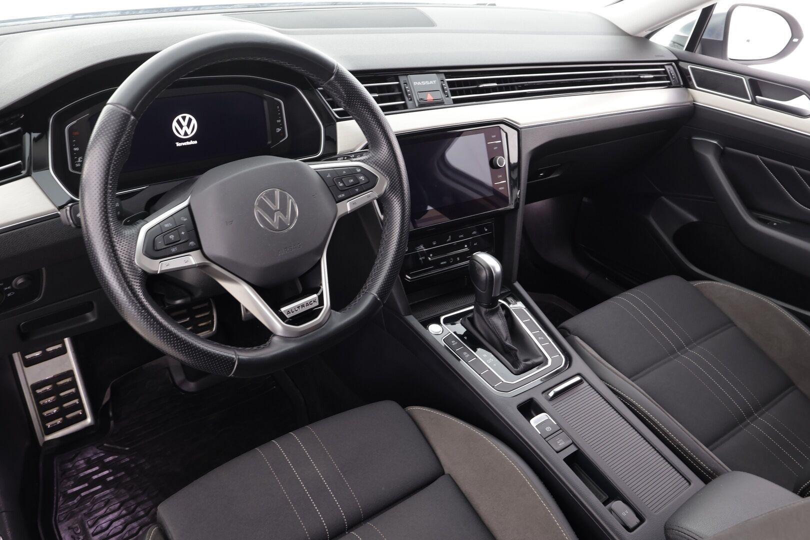 VOLKSWAGEN PASSAT 2021 Variant Alltrack 2,0 TDI SCR 147 kW 4MOTION DSG - | ACC | Webasto | Koukku | IQ.Light | Digimittaristo | P.kamera | Travel Assist | P.kamera | Navi | Apple & Android | Ergocomfort | Merkkihuollot | - KORKO VAIN 3,99 %
