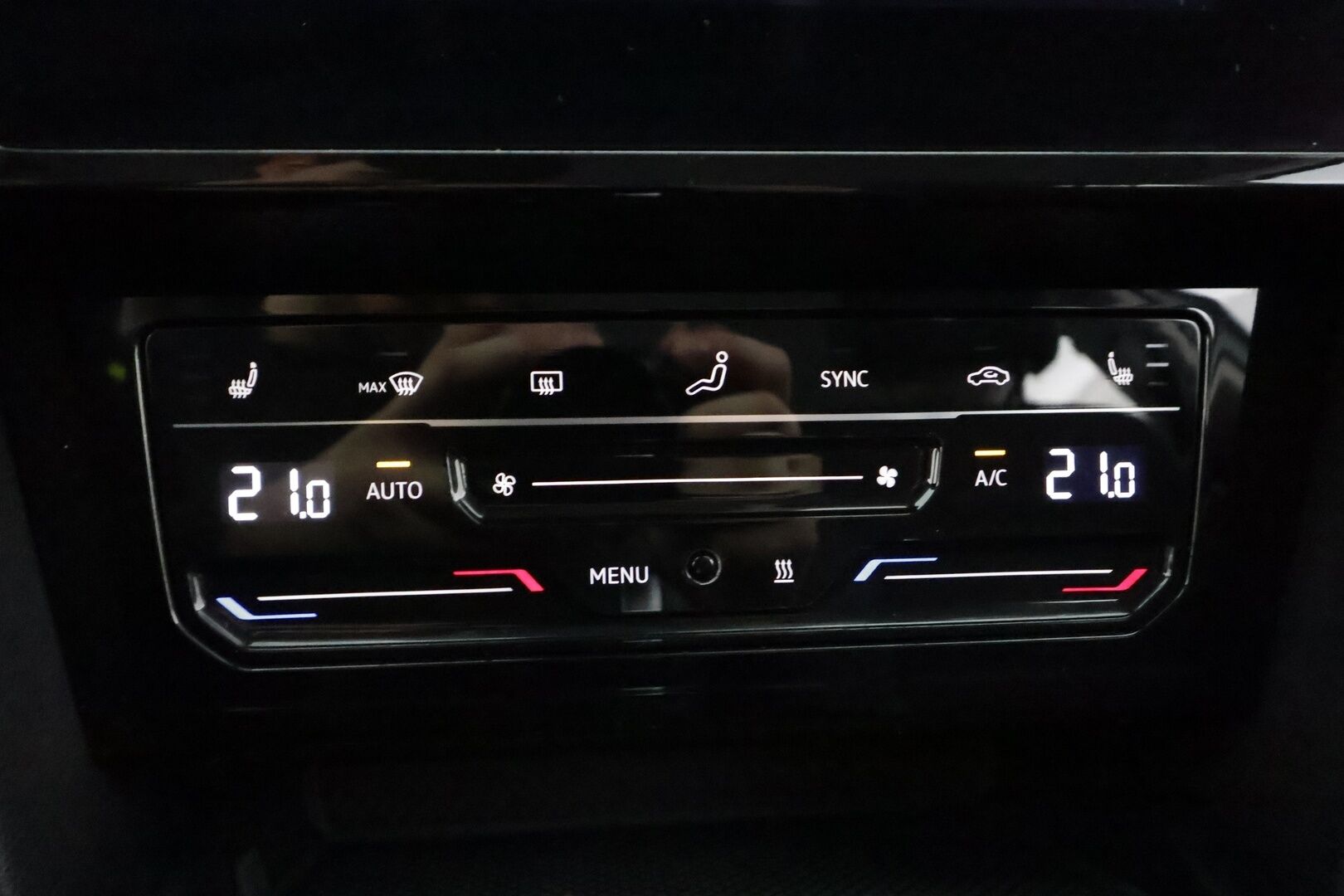 VOLKSWAGEN PASSAT 2021 Variant Alltrack 2,0 TDI SCR 147 kW 4MOTION DSG - | ACC | Webasto | Koukku | IQ.Light | Digimittaristo | P.kamera | Travel Assist | P.kamera | Navi | Apple & Android | Ergocomfort | Merkkihuollot | - KORKO VAIN 3,99 %