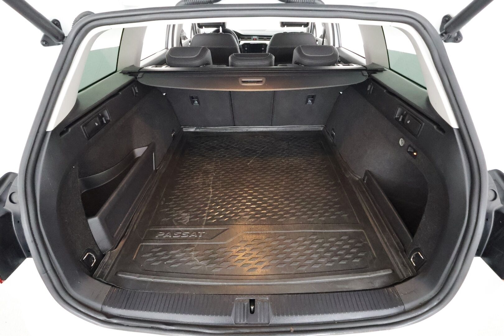 VOLKSWAGEN PASSAT 2021 Variant Alltrack 2,0 TDI SCR 147 kW 4MOTION DSG - | ACC | Webasto | Koukku | IQ.Light | Digimittaristo | P.kamera | Travel Assist | P.kamera | Navi | Apple & Android | Ergocomfort | Merkkihuollot | - KORKO VAIN 3,99 %