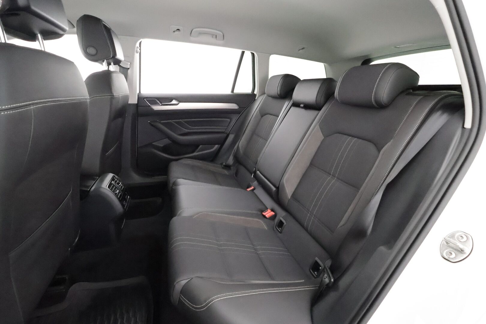 VOLKSWAGEN PASSAT 2021 Variant Alltrack 2,0 TDI SCR 147 kW 4MOTION DSG - | ACC | Webasto | Koukku | IQ.Light | Digimittaristo | P.kamera | Travel Assist | P.kamera | Navi | Apple & Android | Ergocomfort | Merkkihuollot | - KORKO VAIN 3,99 %