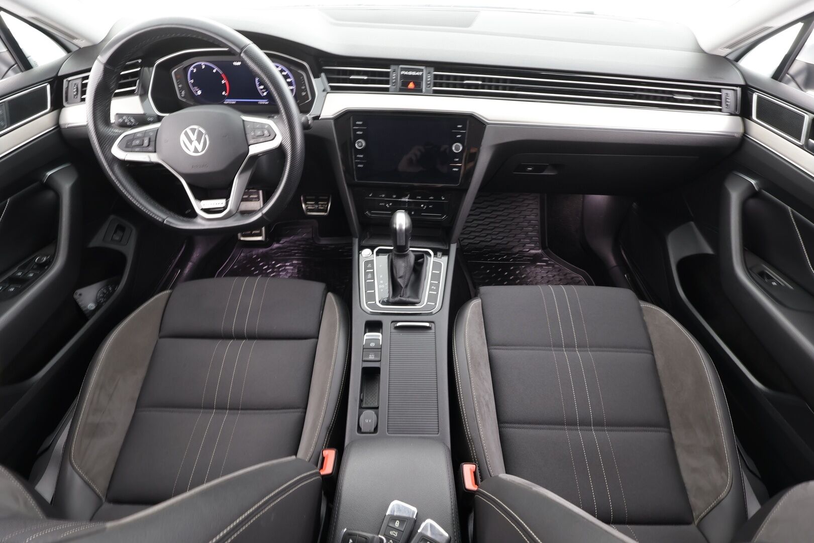 VOLKSWAGEN PASSAT 2021 Variant Alltrack 2,0 TDI SCR 147 kW 4MOTION DSG - | ACC | Webasto | Koukku | IQ.Light | Digimittaristo | P.kamera | Travel Assist | P.kamera | Navi | Apple & Android | Ergocomfort | Merkkihuollot | - KORKO VAIN 3,99 %