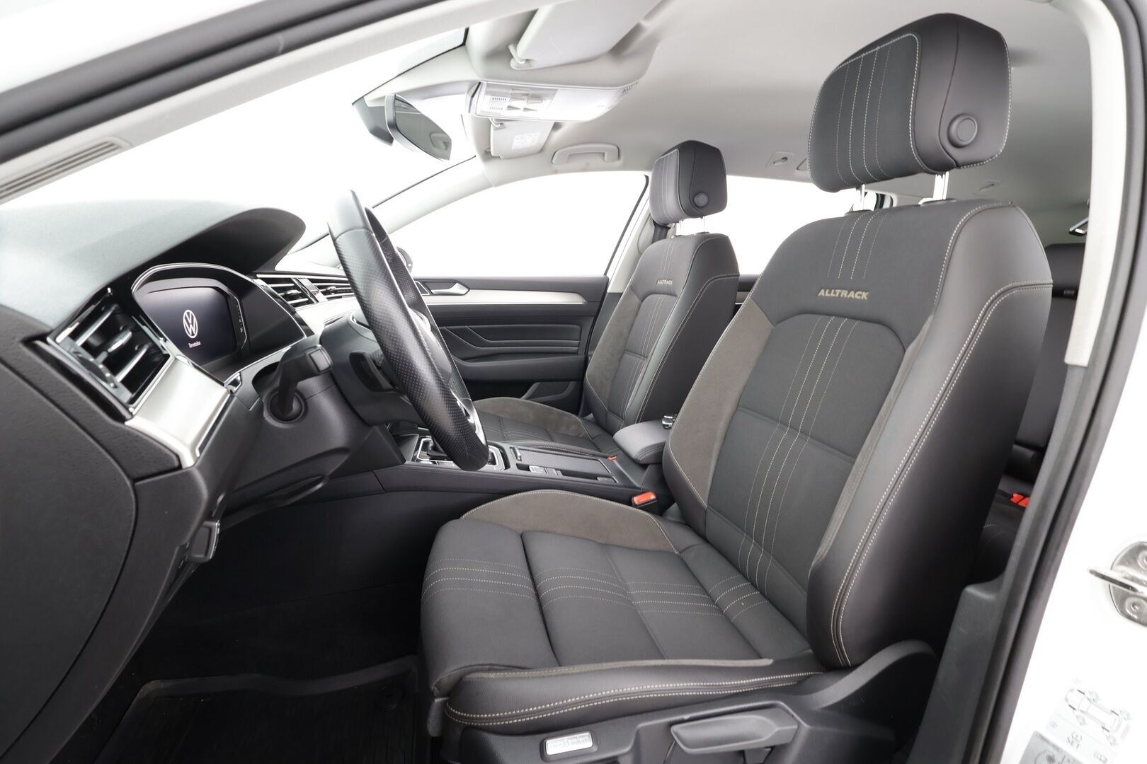 VOLKSWAGEN PASSAT 2021 Variant Alltrack 2,0 TDI SCR 147 kW 4MOTION DSG - | ACC | Webasto | Koukku | IQ.Light | Digimittaristo | P.kamera | Travel Assist | P.kamera | Navi | Apple & Android | Ergocomfort | Merkkihuollot | - KORKO VAIN 3,99 %