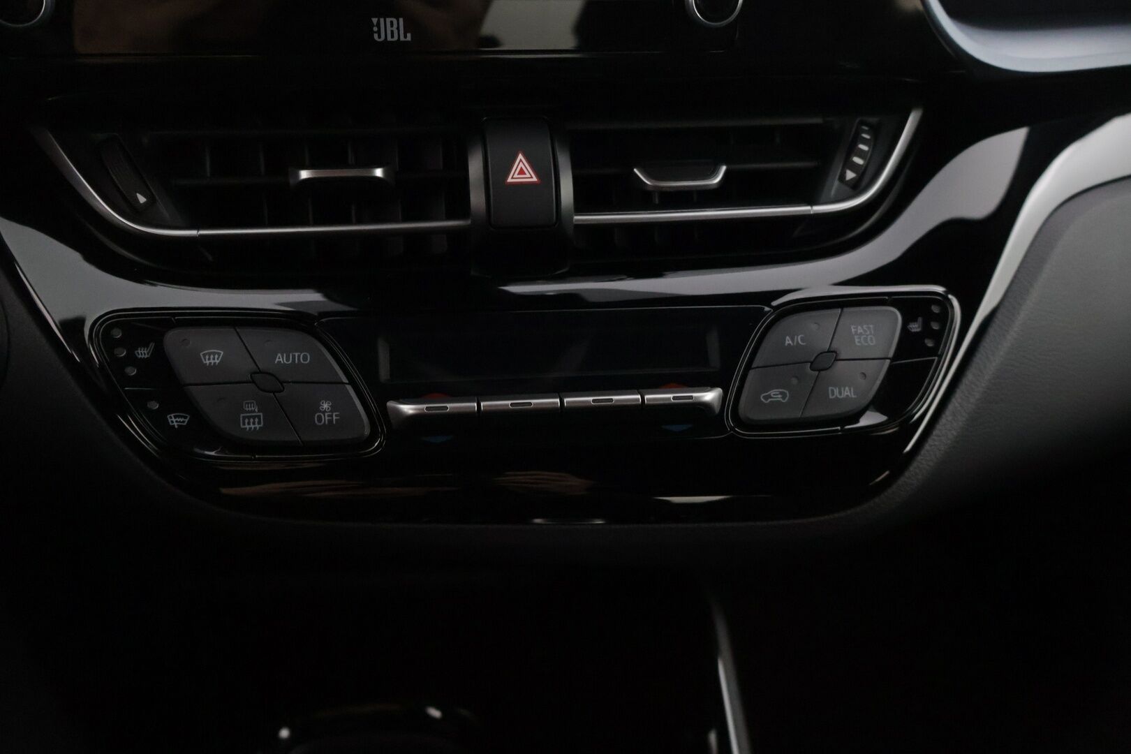 TOYOTA C-HR 2021 1.8 Hybrid X-Edition **Adapt.vakkari / JBL / LED / P.kamera / KeylessGo / Ratinlämmitin** - *Kovilla varusteilla oleva yksilö kaksilla renkailla & vanteilla! / Asiallisesti huollettu! * - HULLUT VÄLIPÄIVÄT KORKOTARJOUS 2,49%