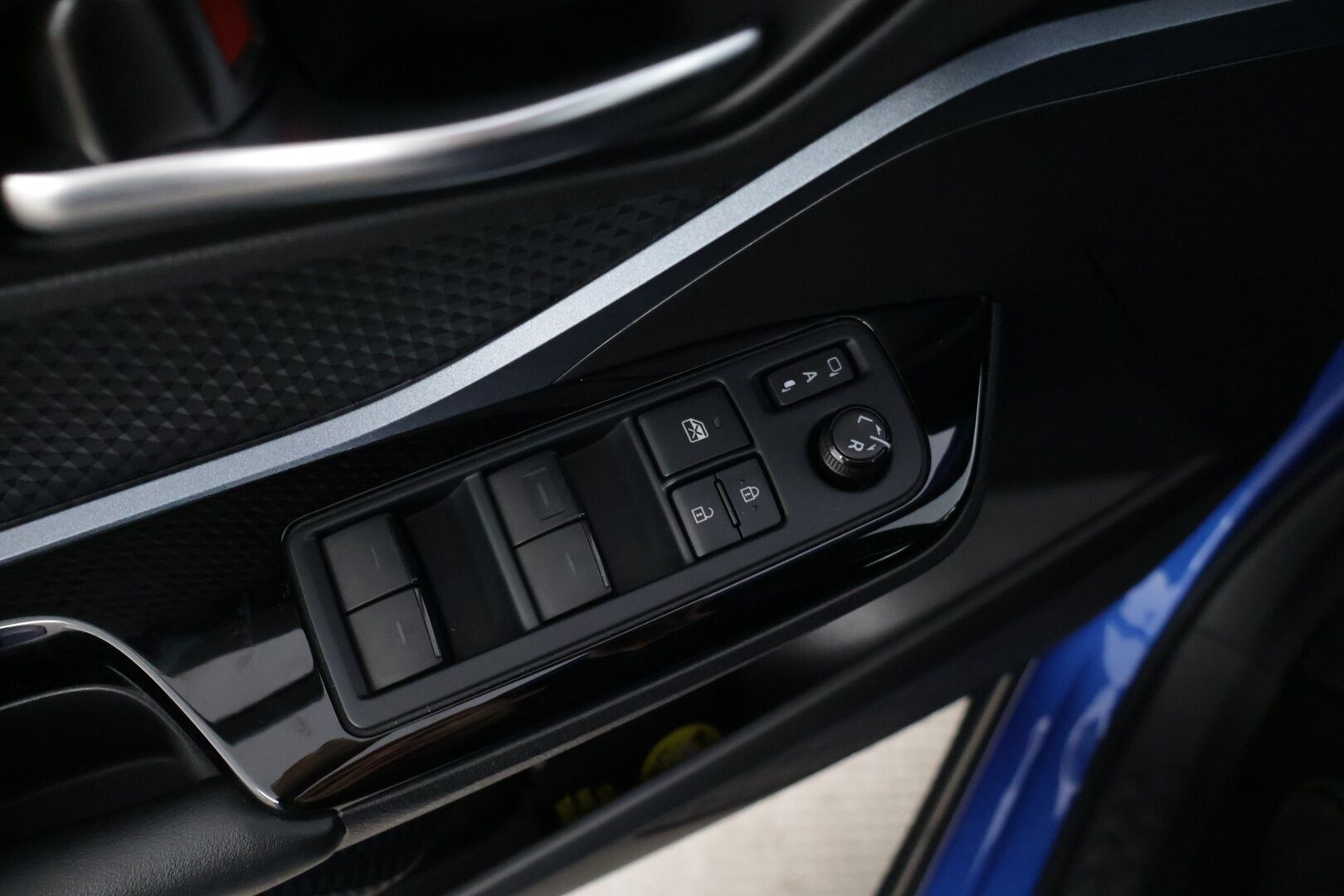 TOYOTA C-HR 2021 1.8 Hybrid X-Edition **Adapt.vakkari / JBL / LED / P.kamera / KeylessGo / Ratinlämmitin** - *Kovilla varusteilla oleva yksilö kaksilla renkailla & vanteilla! / Asiallisesti huollettu! * - HULLUT VÄLIPÄIVÄT KORKOTARJOUS 2,49%