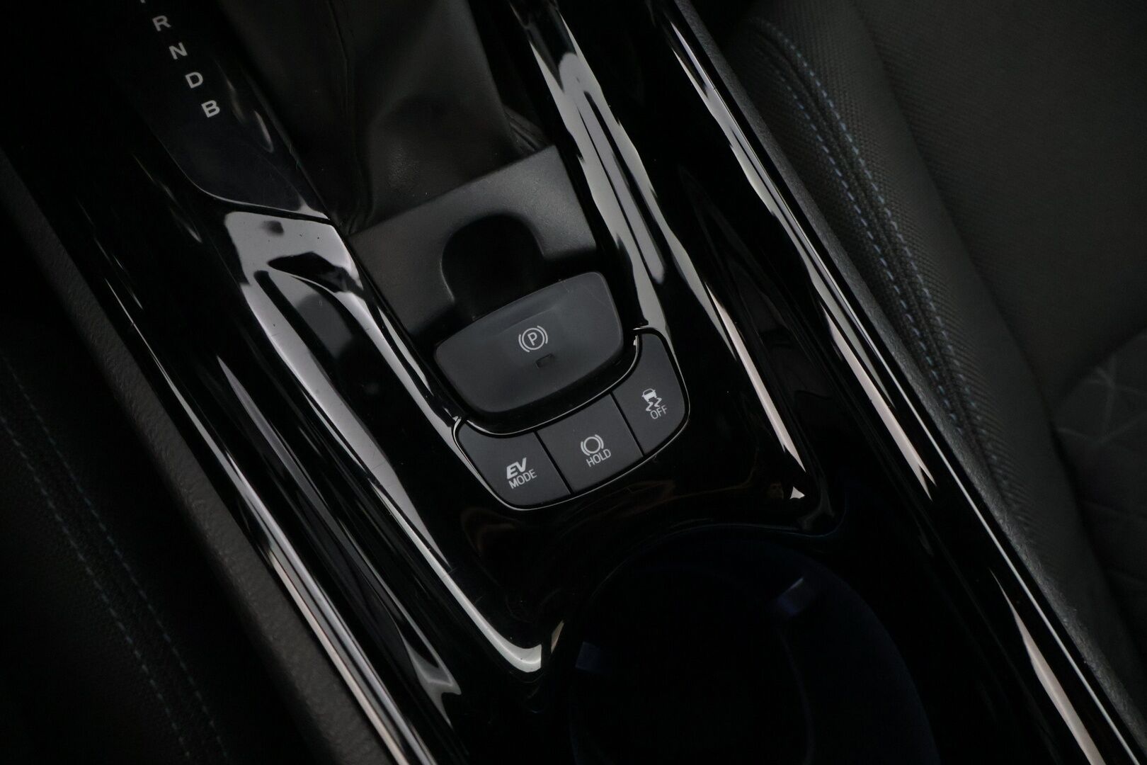 TOYOTA C-HR 2021 1.8 Hybrid X-Edition **Adapt.vakkari / JBL / LED / P.kamera / KeylessGo / Ratinlämmitin** - *Kovilla varusteilla oleva yksilö kaksilla renkailla & vanteilla! / Asiallisesti huollettu! * - HULLUT VÄLIPÄIVÄT KORKOTARJOUS 2,49%