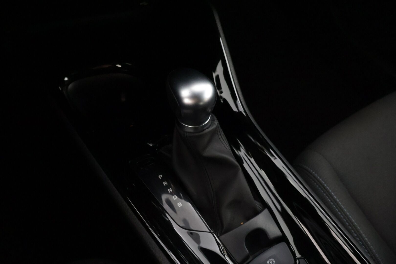 TOYOTA C-HR 2021 1.8 Hybrid X-Edition **Adapt.vakkari / JBL / LED / P.kamera / KeylessGo / Ratinlämmitin** - *Kovilla varusteilla oleva yksilö kaksilla renkailla & vanteilla! / Asiallisesti huollettu! * - HULLUT VÄLIPÄIVÄT KORKOTARJOUS 2,49%