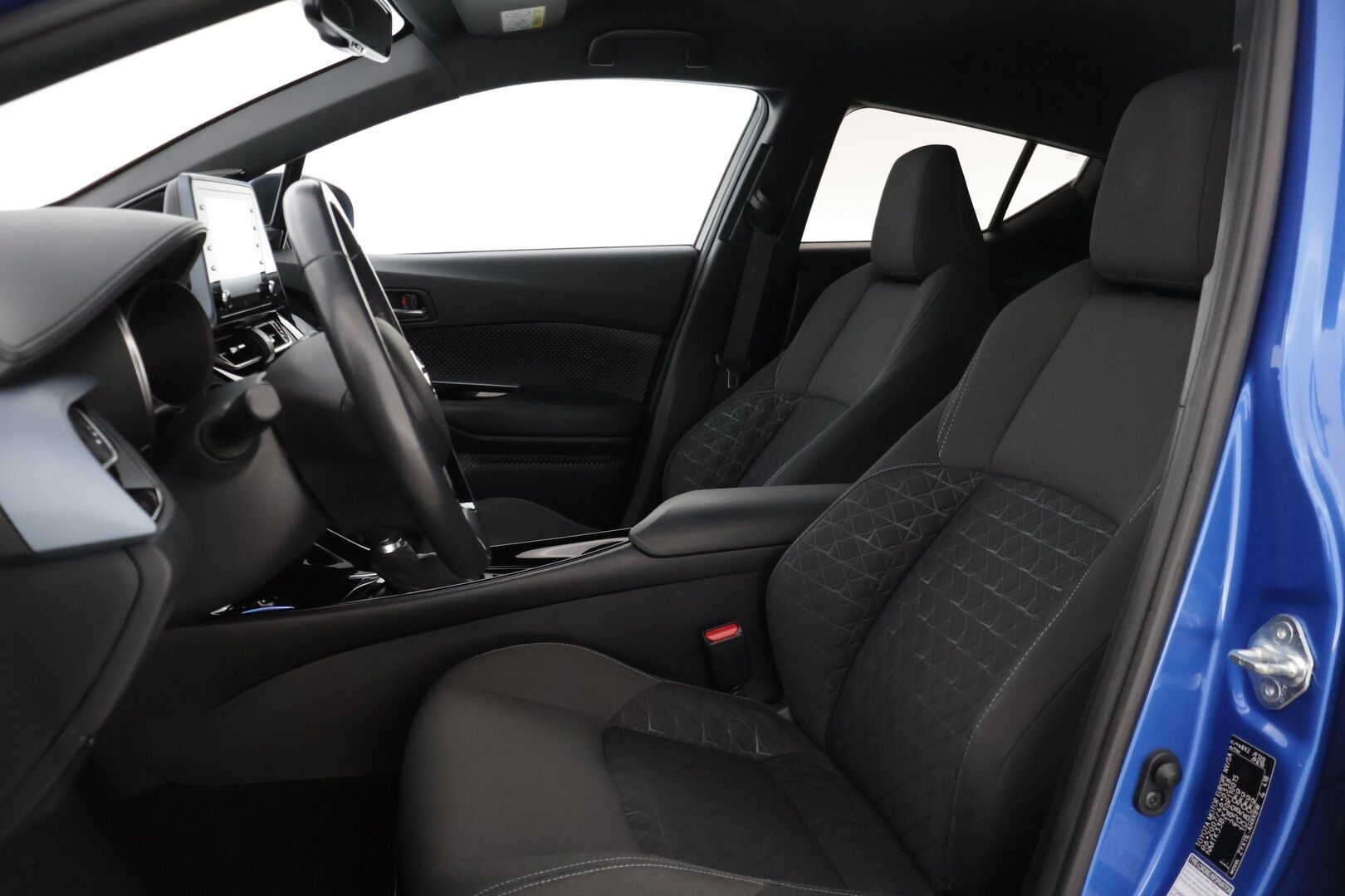 TOYOTA C-HR 2021 1.8 Hybrid X-Edition **Adapt.vakkari / JBL / LED / P.kamera / KeylessGo / Ratinlämmitin** - *Kovilla varusteilla oleva yksilö kaksilla renkailla & vanteilla! / Asiallisesti huollettu! * - HULLUT VÄLIPÄIVÄT KORKOTARJOUS 2,49%