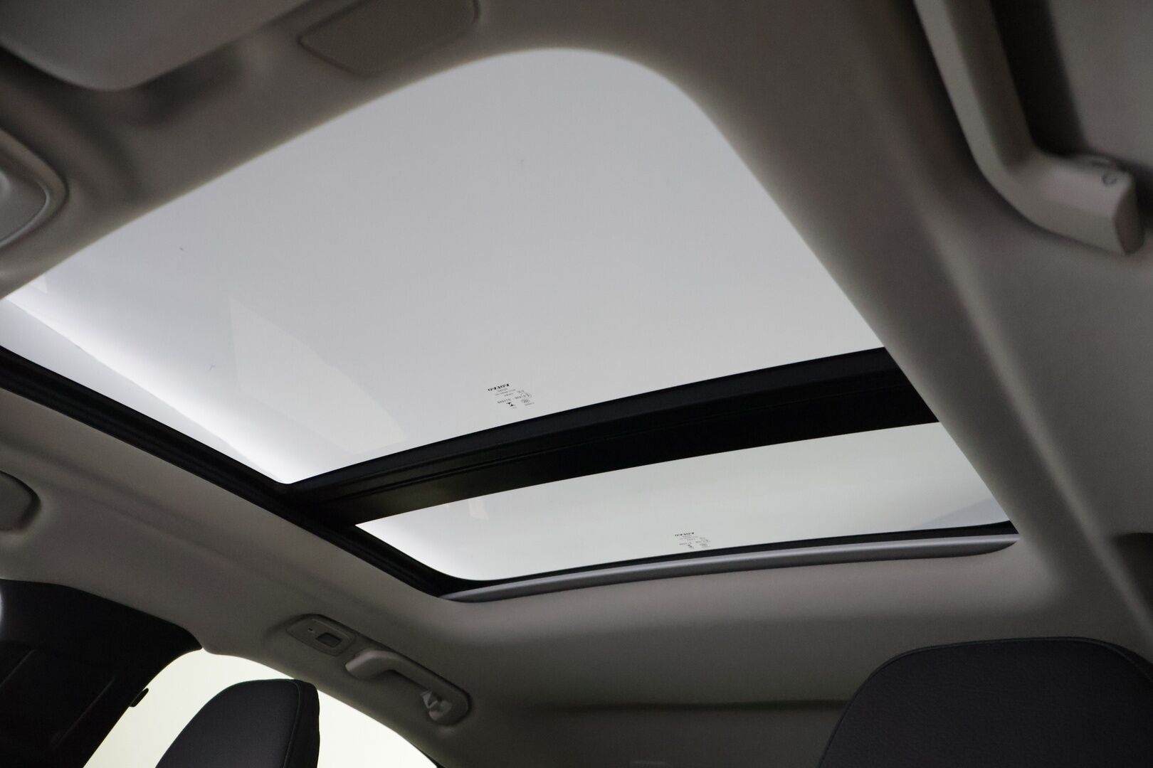 Volvo S60 2024 T8 AWD Long Range High Performance Ultimate Dark * ACC / HUD / Panorama / H&K / 360° / Muistipenkit / BLIS / Facelift / Full LED * - Akku kuntotarkastettu! / Merkkihuollettu - HULLUT JOULUT KORKOTARJOUS 2,49% 