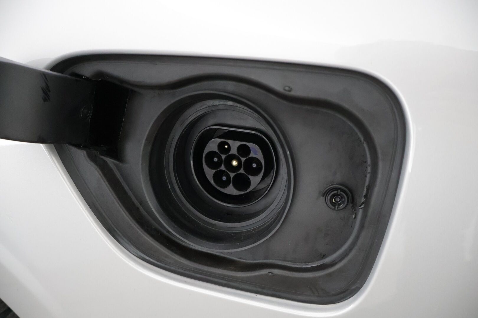 Volvo S60 2024 T8 AWD Long Range High Performance Ultimate Dark * ACC / HUD / Panorama / H&K / 360° / Muistipenkit / BLIS / Facelift / Full LED * - Akku kuntotarkastettu! / Merkkihuollettu - HULLUT JOULUT KORKOTARJOUS 2,49% 