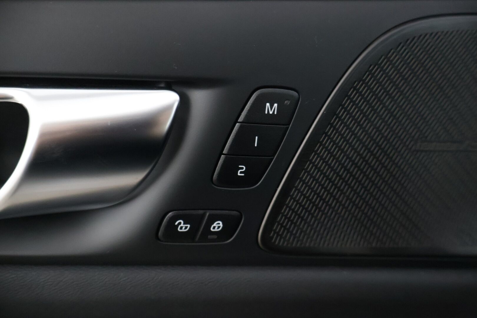 Volvo S60 2024 T8 AWD Long Range High Performance Ultimate Dark * ACC / HUD / Panorama / H&K / 360° / Muistipenkit / BLIS / Facelift / Full LED * - Akku kuntotarkastettu! / Merkkihuollettu - HULLUT JOULUT KORKOTARJOUS 2,49% 