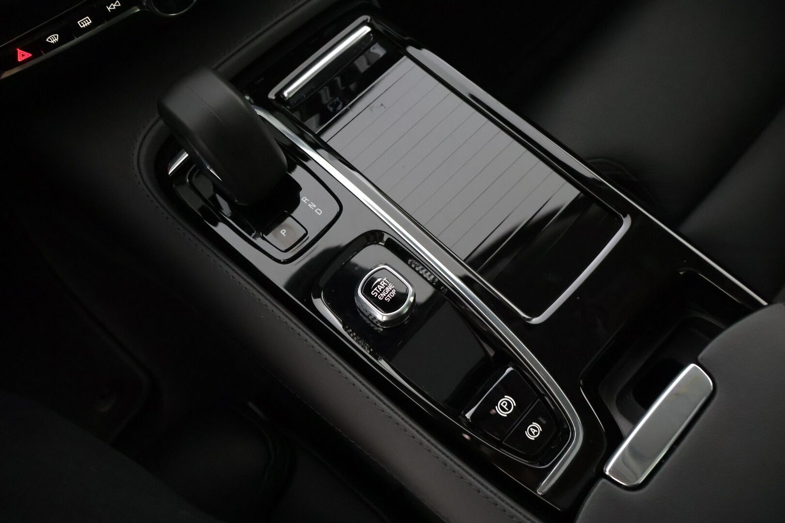 Volvo S60 2024 T8 AWD Long Range High Performance Ultimate Dark * ACC / HUD / Panorama / H&K / 360° / Muistipenkit / BLIS / Facelift / Full LED * - Akku kuntotarkastettu! / Merkkihuollettu - HULLUT JOULUT KORKOTARJOUS 2,49% 