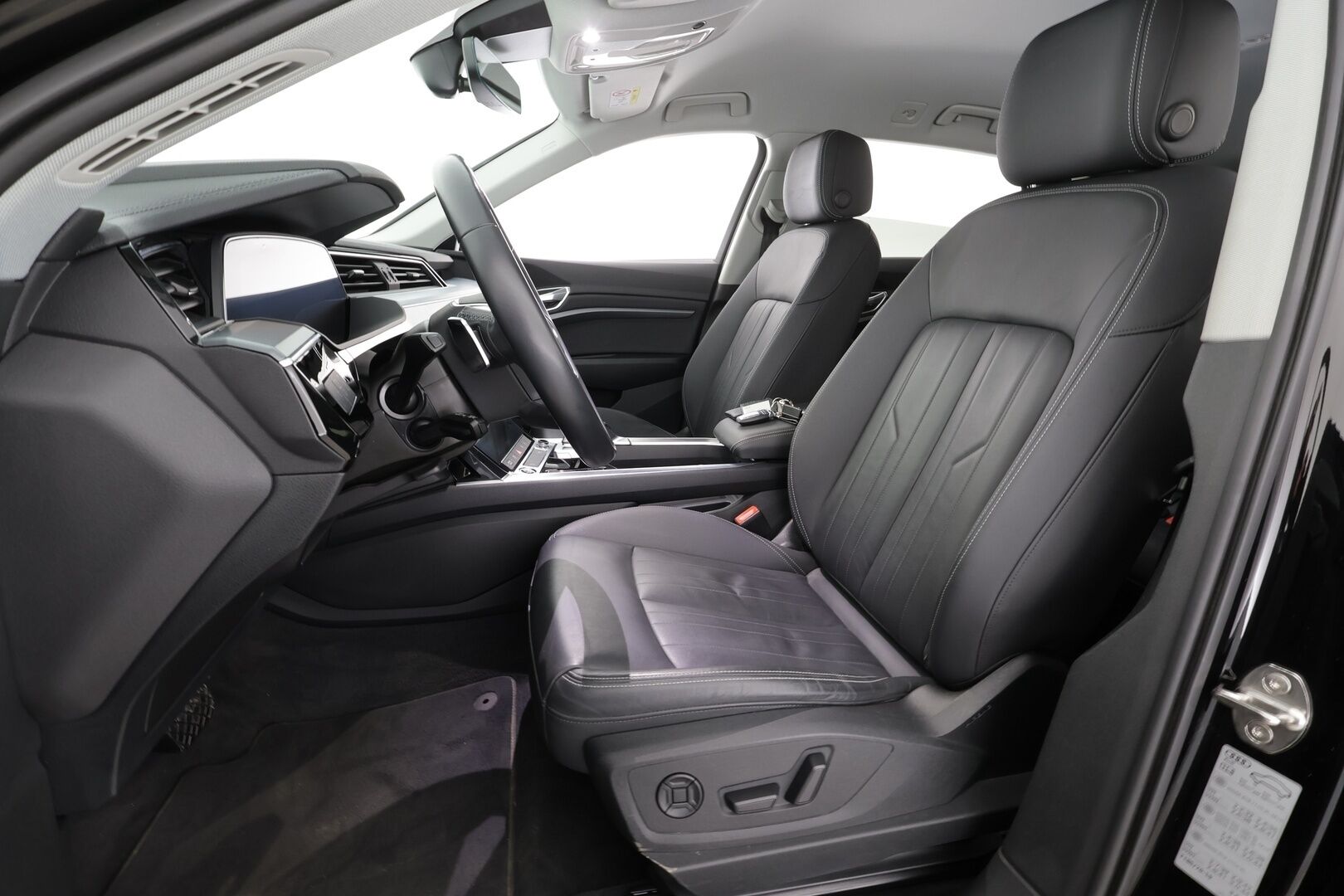 AUDI E-TRON 2022 Advanced 55 quattro - | ACC | LED | P-Kamera | Koukku | Muistipenkki | Navi | Digimittaristo |