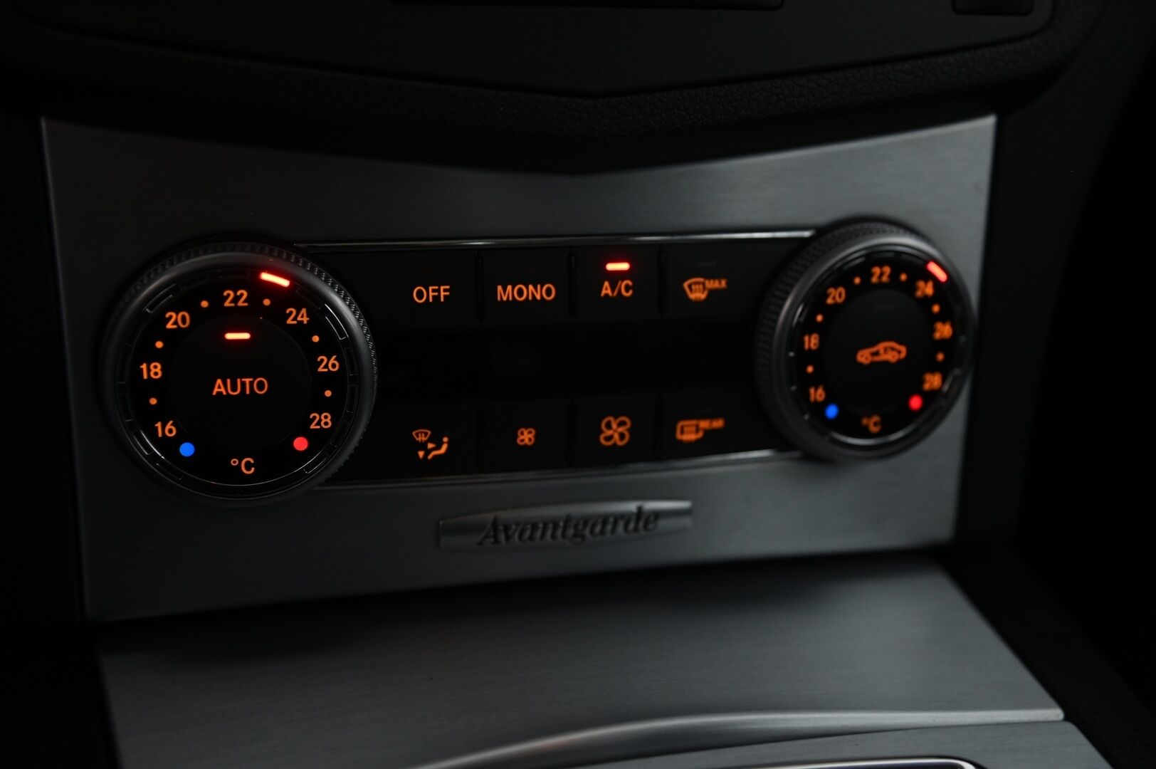 Mercedes-Benz C 2011 220 CDI AMG - Panorama | Navi | Koukku | BT | Vakkari | 2x renkaat&alumiinivanteet 