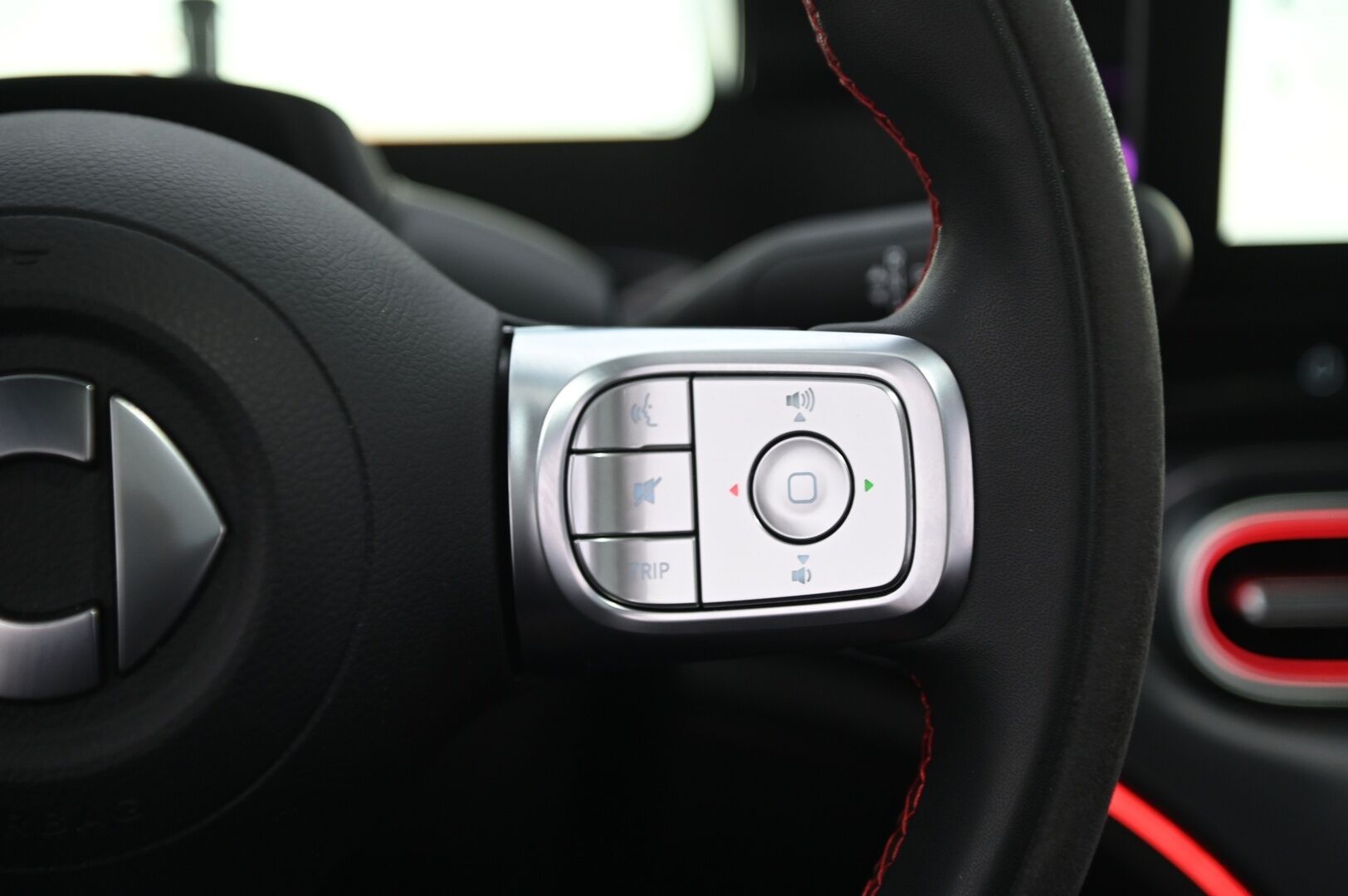Smart #1 2023 Brabus AWD - SoH 97.2% | Beats Sound System | ACC | Urheiluistuimet | BLIS | Lasikatto | HUD | 360° Kamera | 2x renkaat&alumiinivanteet