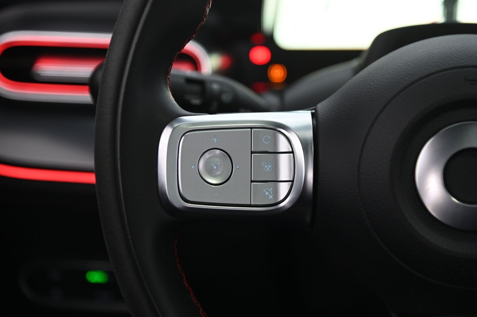 Smart #1 2023 Brabus AWD - SoH 97.2% | Beats Sound System | ACC | Urheiluistuimet | BLIS | Lasikatto | HUD | 360° Kamera | 2x renkaat&alumiinivanteet