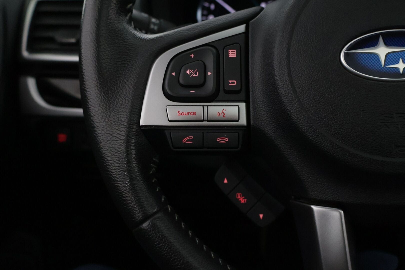Subaru Forester 2017 2,0i Exclusive - Vakkari | Vetokoukku | Kamera | Kattoluukku | Aito neliveto