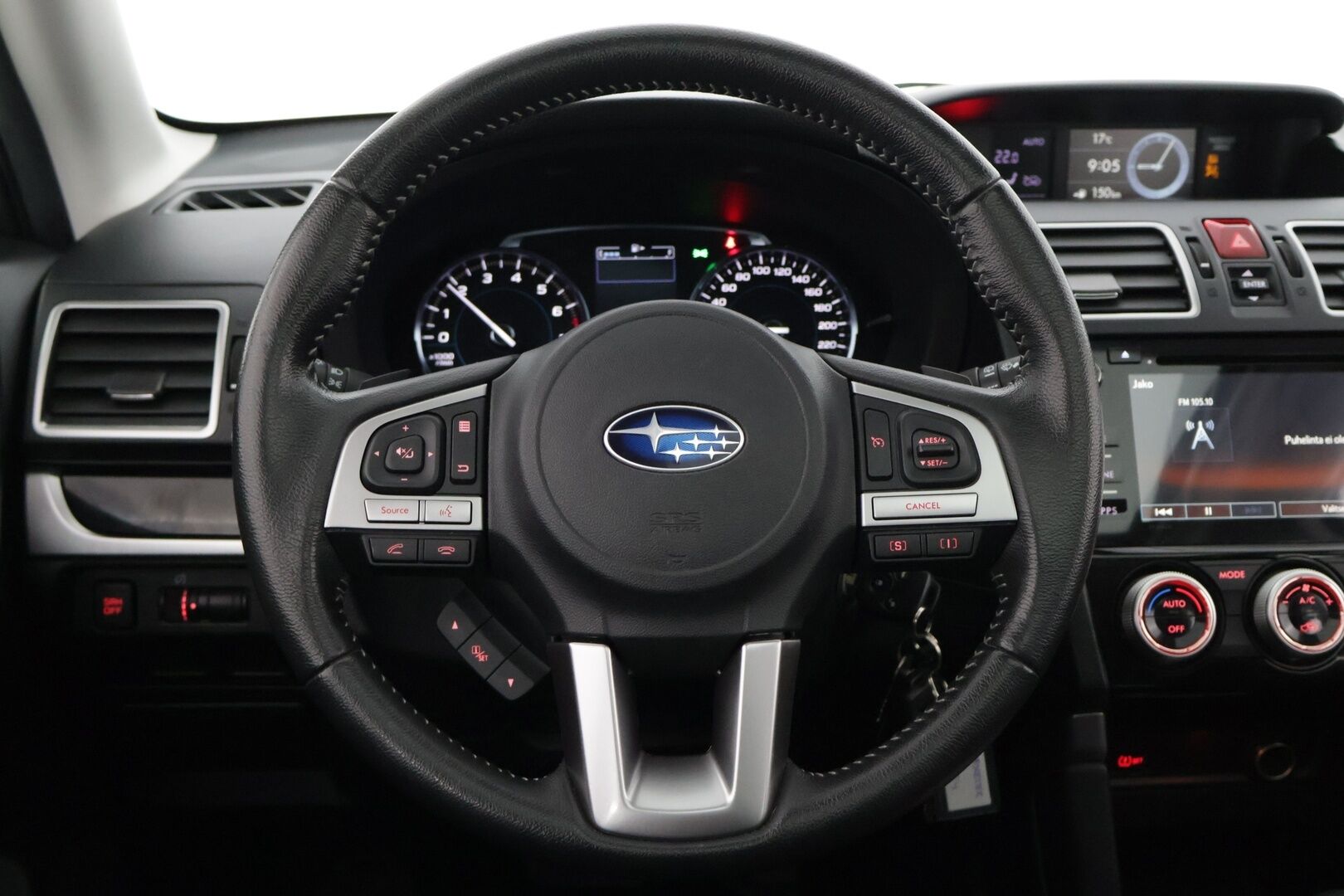 Subaru Forester 2017 2,0i Exclusive - Vakkari | Vetokoukku | Kamera | Kattoluukku | Aito neliveto