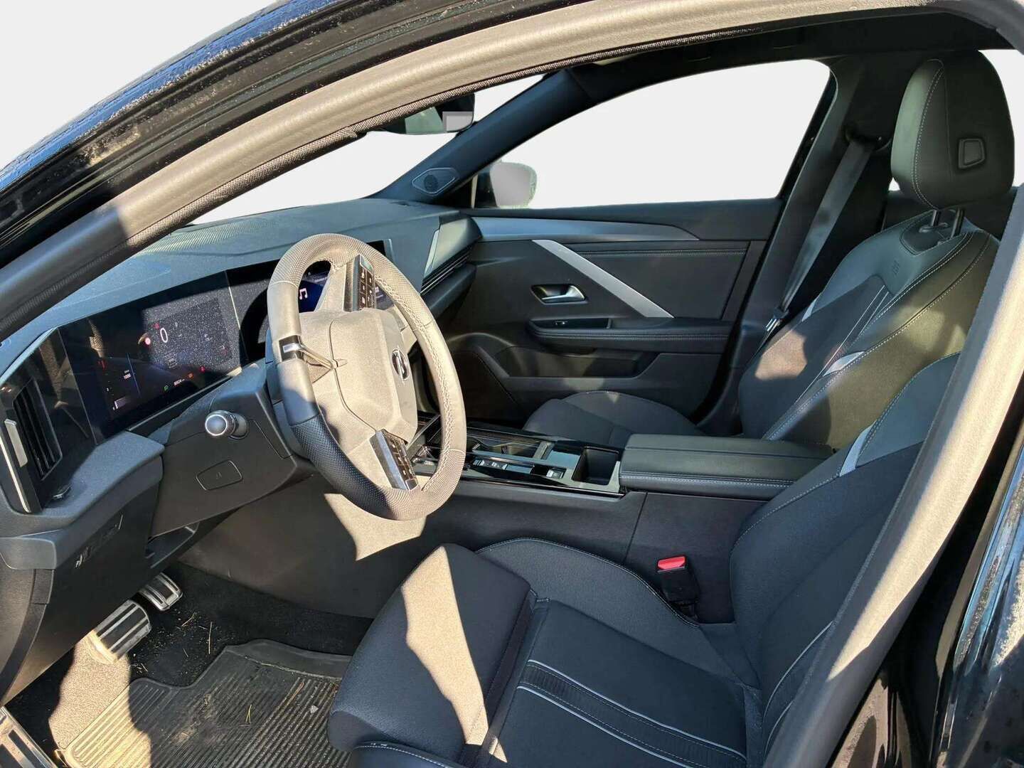 Opel Astra 2024 5-ov Innovation Plus 130 Turbo A - ACC | 360-kamera | Keyless | AGR-istuin | Kahdet renkaat vanteineen