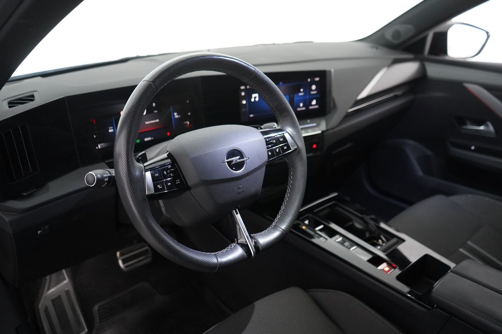 Opel Astra 2024 5-ov Innovation Plus 130 Turbo A - ACC | 360-kamera | Keyless | AGR-istuin | Kahdet renkaat vanteineen