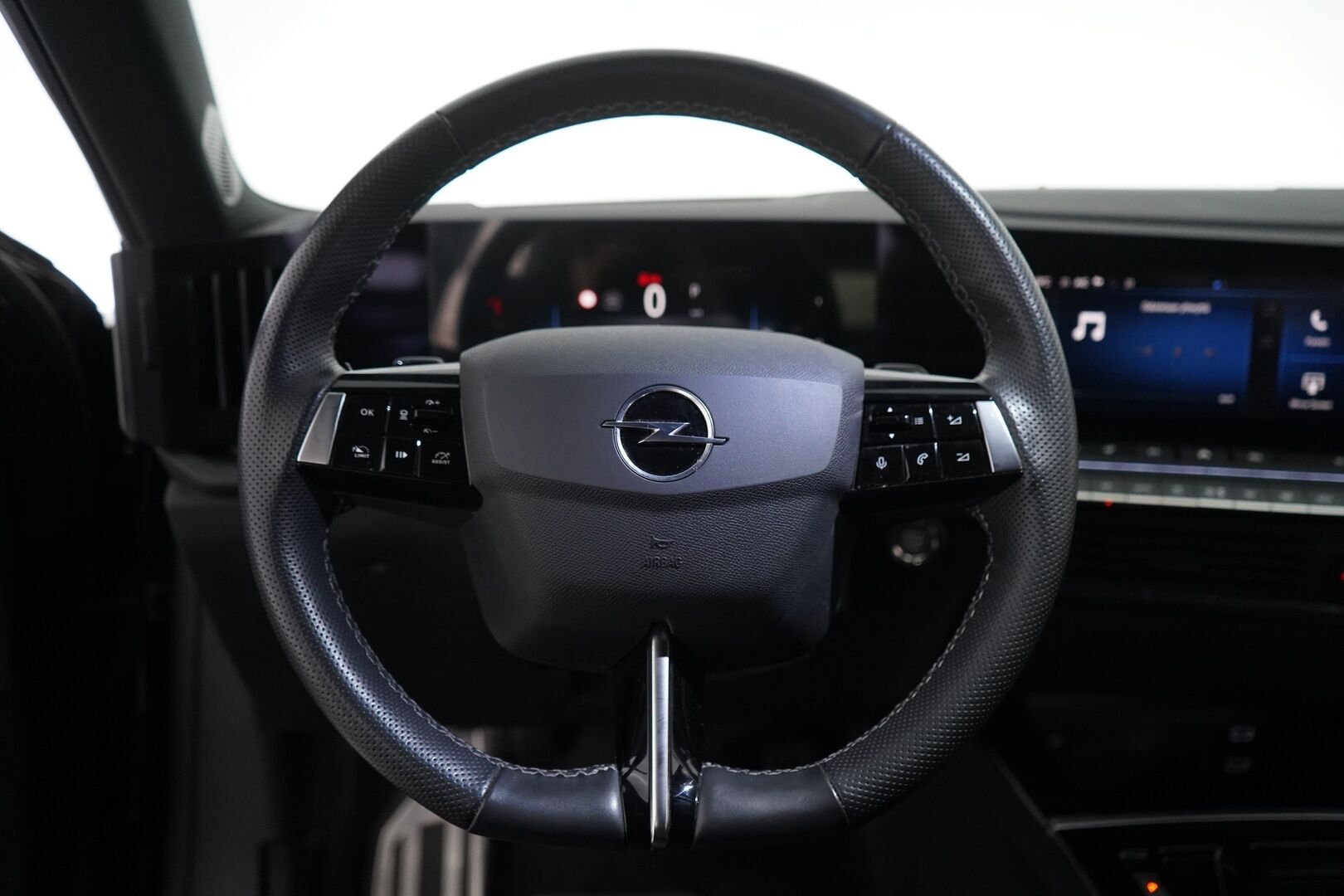Opel Astra 2024 5-ov Innovation Plus 130 Turbo A - ACC | 360-kamera | Keyless | AGR-istuin | Kahdet renkaat vanteineen