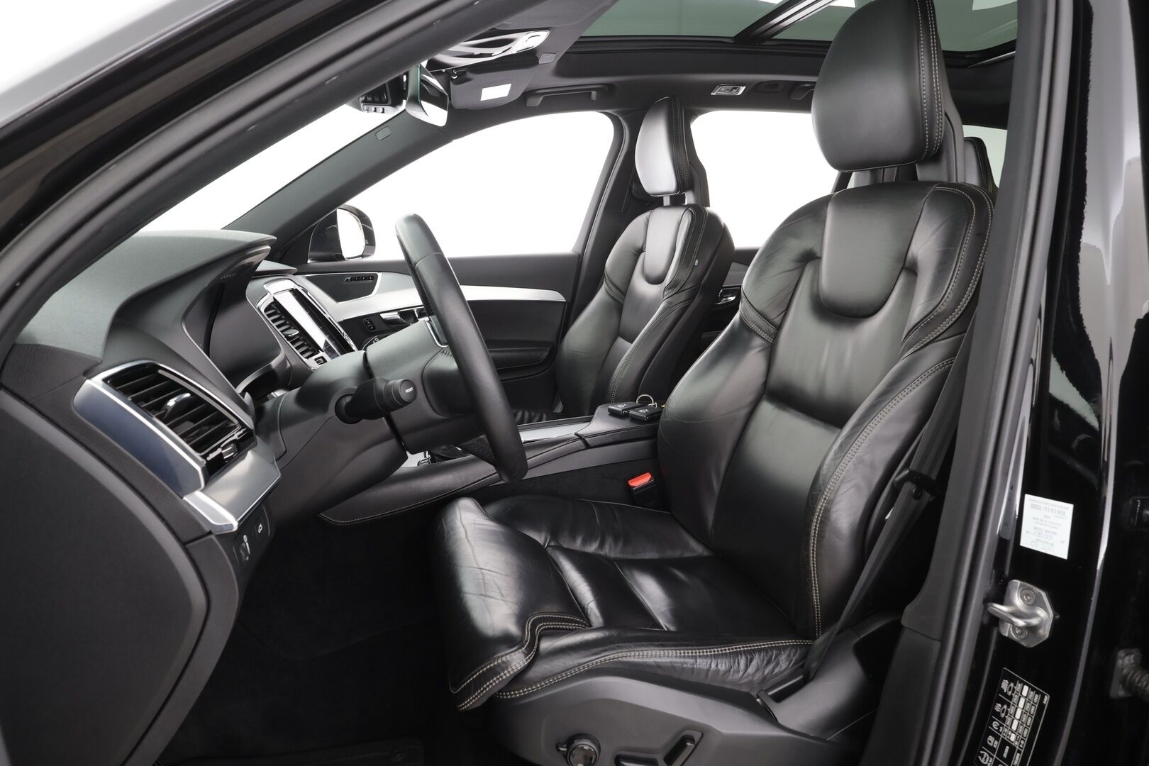 Volvo XC90 2016 D5 AWD Momentum aut * ACC / Panorama / Full-LED / Sporttinahat muistilla / Lisälämmitin / Applecarplay * - Kahdet renkaat