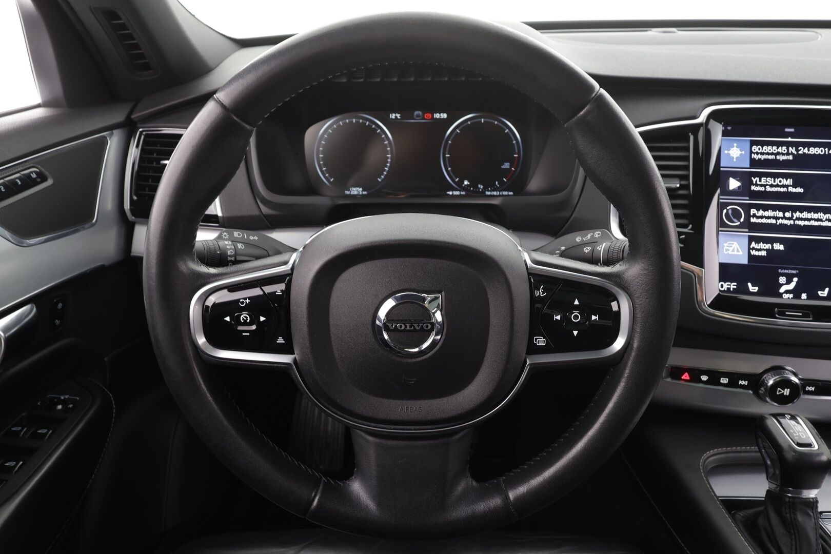 Volvo XC90 2016 D5 AWD Momentum aut * ACC / Panorama / Full-LED / Sporttinahat muistilla / Lisälämmitin / Applecarplay * - *Ei Adblue / Kahdet renkaat*