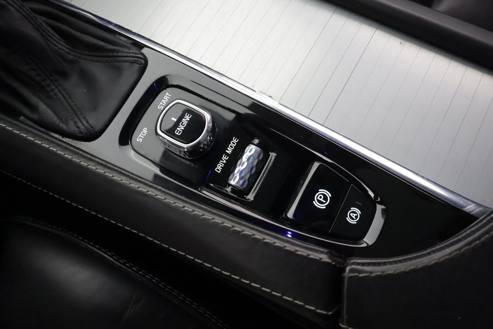 Volvo XC90 2016 D5 AWD Momentum aut * ACC / Panorama / Full-LED / Sporttinahat muistilla / Lisälämmitin / Applecarplay * - *Ei Adblue / Kahdet renkaat*