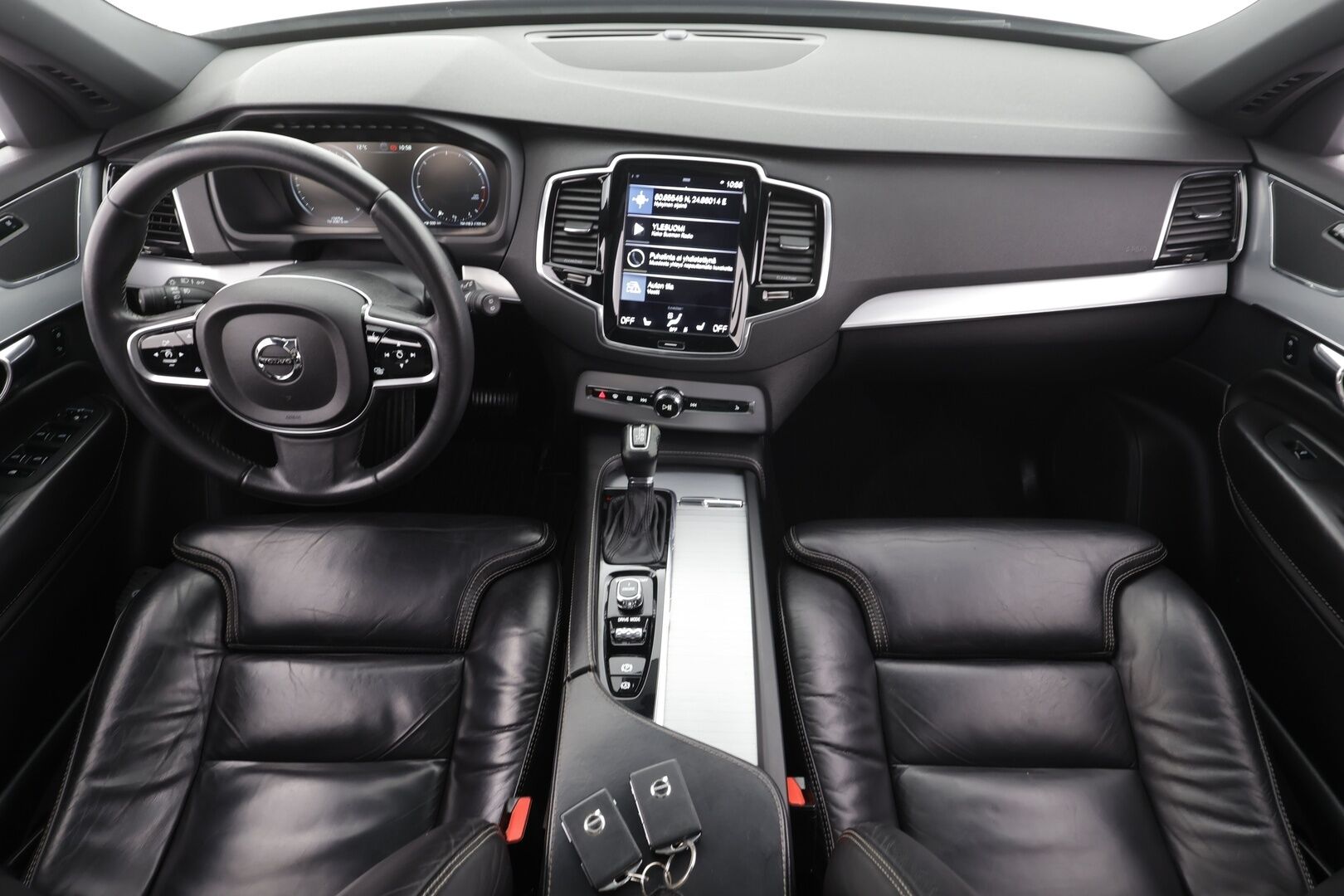 Volvo XC90 2016 D5 AWD Momentum aut * ACC / Panorama / Full-LED / Sporttinahat muistilla / Lisälämmitin / Applecarplay * - *Ei Adblue / Kahdet renkaat* - HULLUT AVAJAISHULINAT KORKOTARJOUS 3,29 %