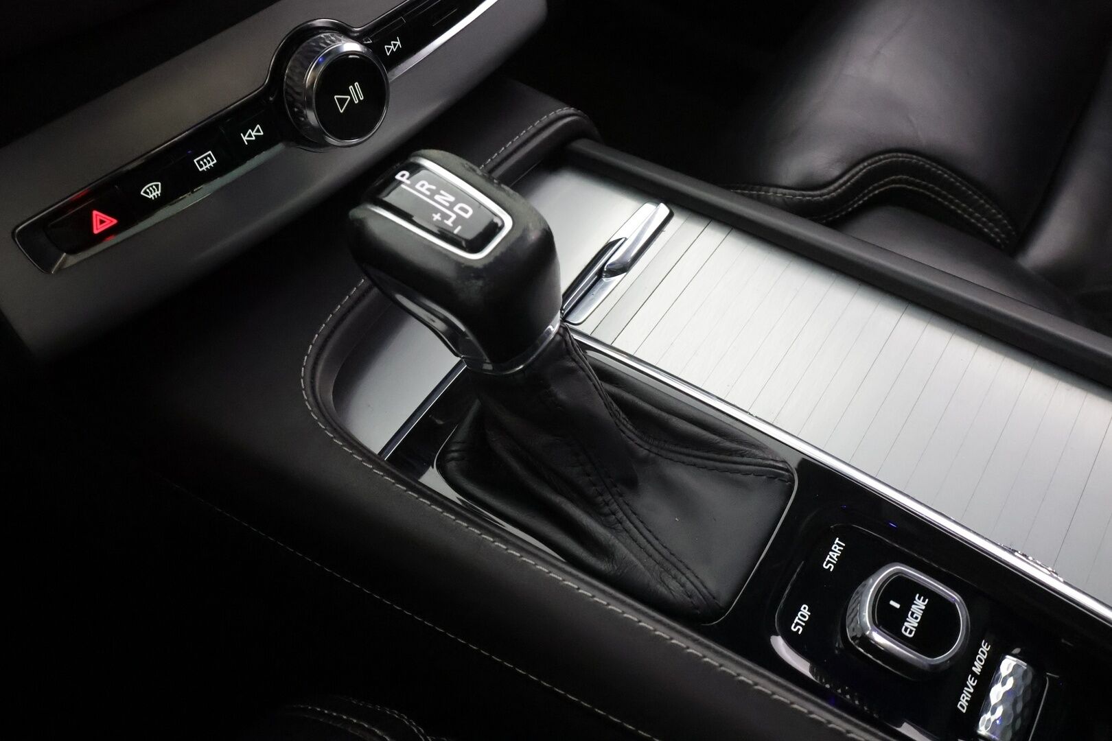 Volvo XC90 2016 D5 AWD Momentum aut * ACC / Panorama / Full-LED / Sporttinahat muistilla / Lisälämmitin / Applecarplay * - *Ei Adblue / Kahdet renkaat* - HULLUT AVAJAISHULINAT KORKOTARJOUS 3,29 %