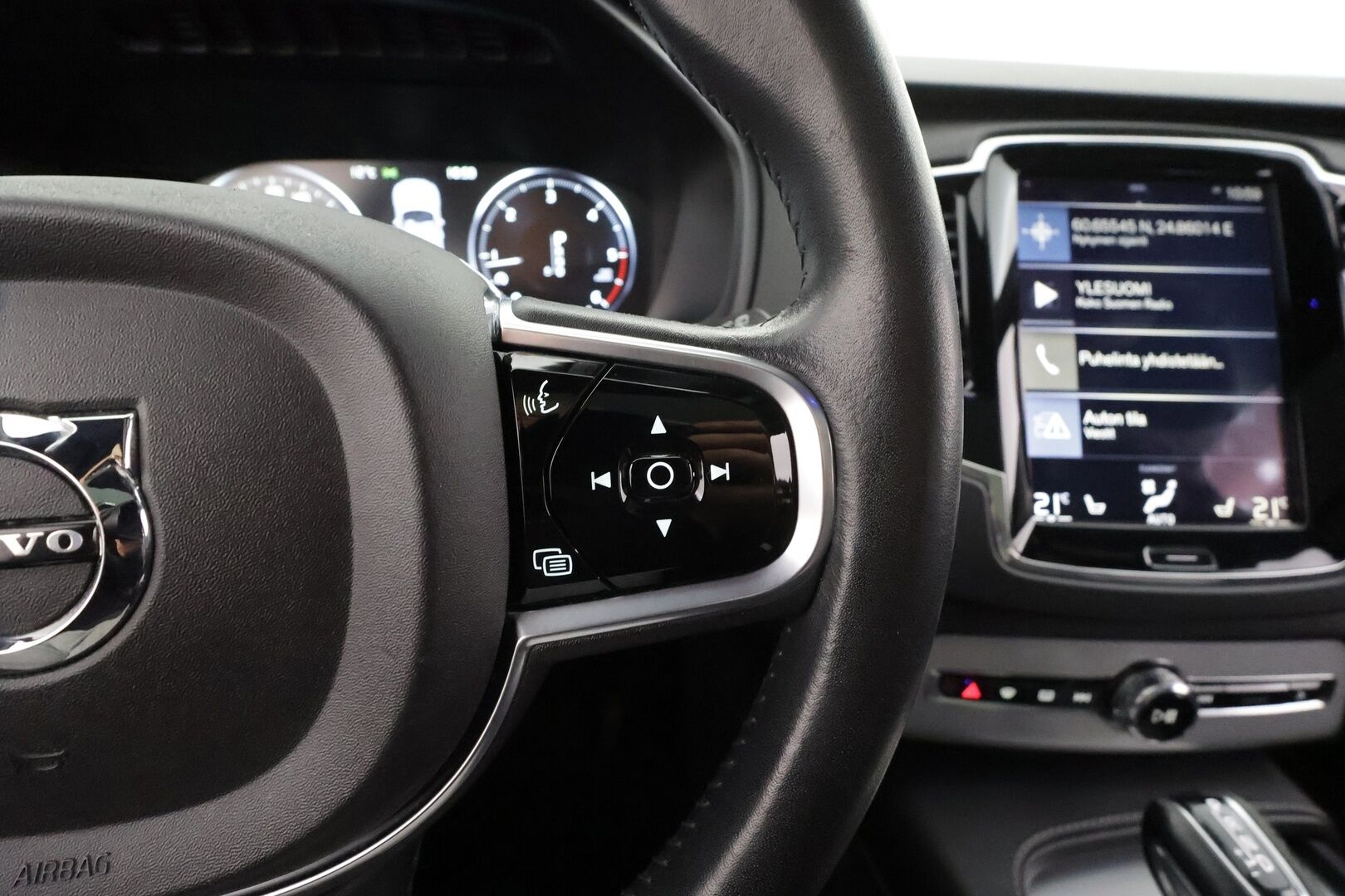 Volvo XC90 2016 D5 AWD Momentum aut - Ei Adblue | ACC | Panorama | Full-LED | Sporttinahat muistilla |Lisälämmitin |Applecarplay