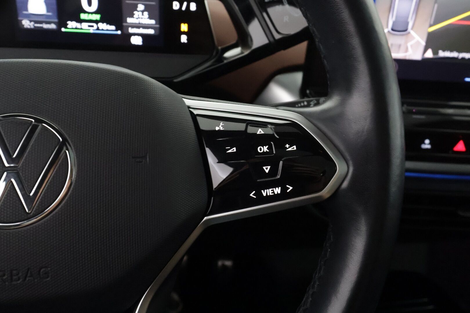 Volkswagen ID.4 2021 Pro Performance 150 kW, akku 77 kWh - | ACC | ILP | Koukku | Lasikatto | HUD | Matrix-LED | Hierovat muistipenkit | 360-Kamera | Puolinahat | Navi | Keyless | Kahdet Renkaat |