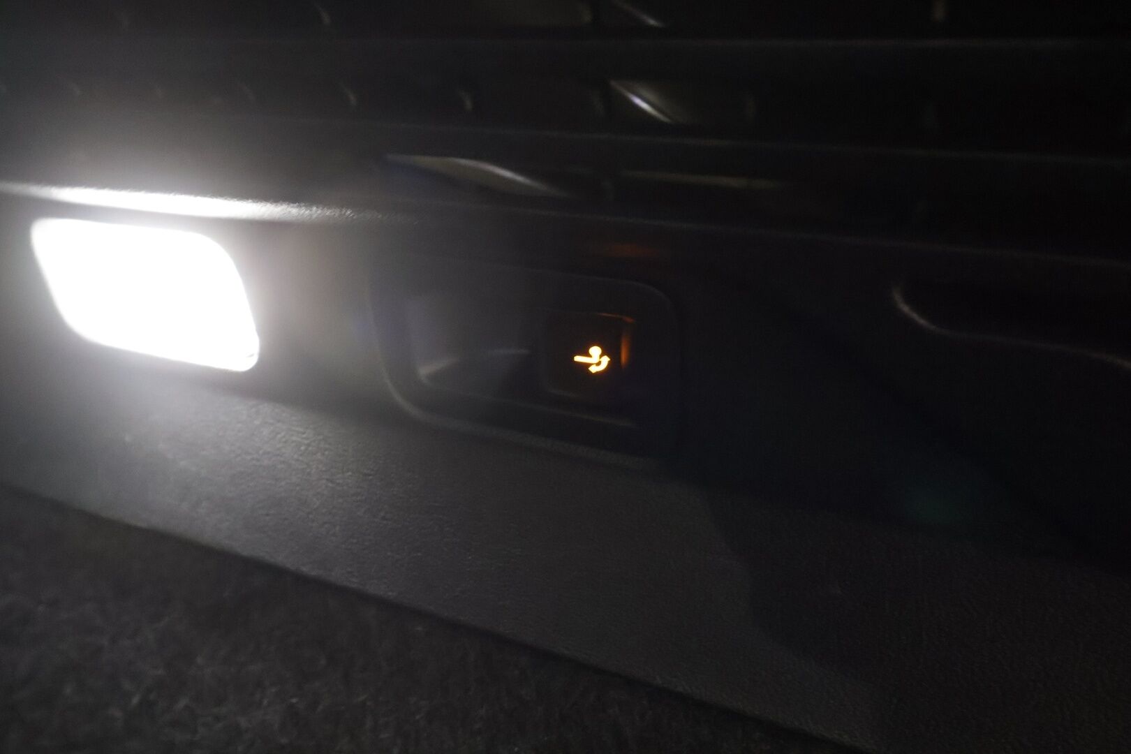 Volkswagen ID.4 2021 Pro Performance 150 kW, akku 77 kWh - | ACC | ILP | Koukku | Lasikatto | HUD | Matrix-LED | Hierovat muistipenkit | 360-Kamera | Puolinahat | Navi | Keyless | Kahdet Renkaat |