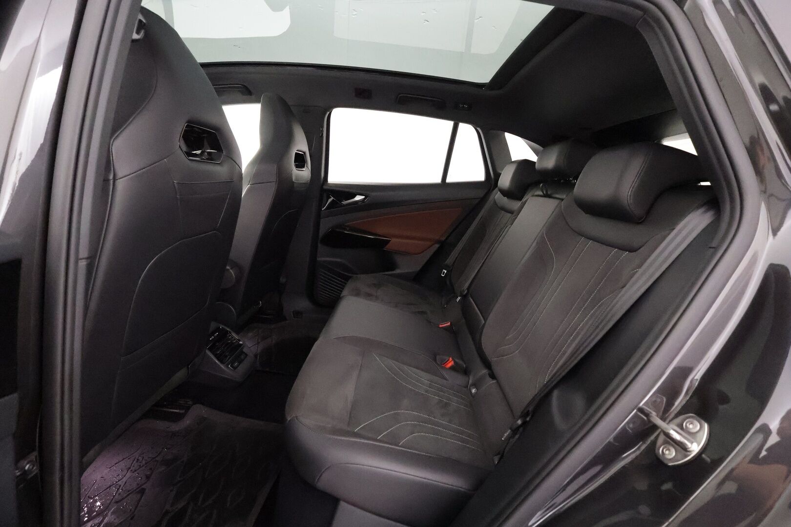 Volkswagen ID.4 2021 Pro Performance 150 kW, akku 77 kWh - | ACC | ILP | Koukku | Lasikatto | HUD | Matrix-LED | Hierovat muistipenkit | 360-Kamera | Puolinahat | Navi | Keyless | Kahdet Renkaat |
