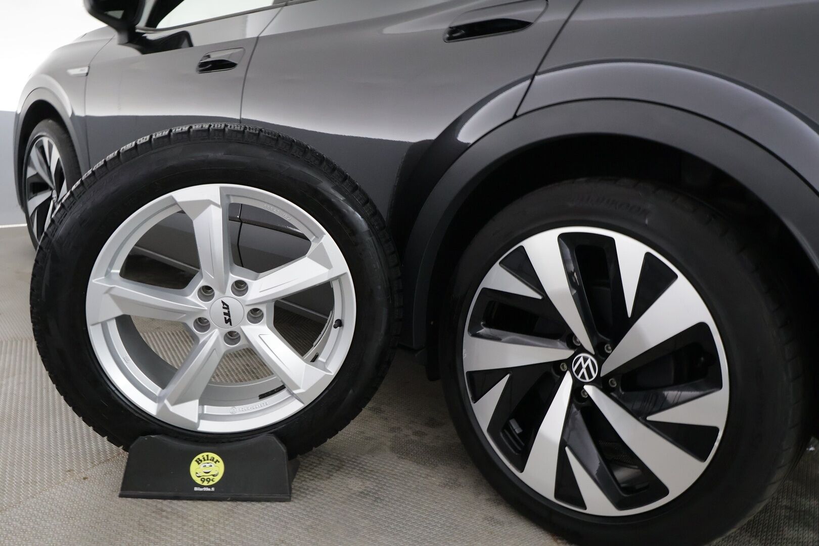 Volkswagen ID.4 2021 Pro Performance 150 kW, akku 77 kWh - | ACC | ILP | Koukku | Lasikatto | HUD | Matrix-LED | Hierovat muistipenkit | 360-Kamera | Puolinahat | Navi | Keyless | Kahdet Renkaat |