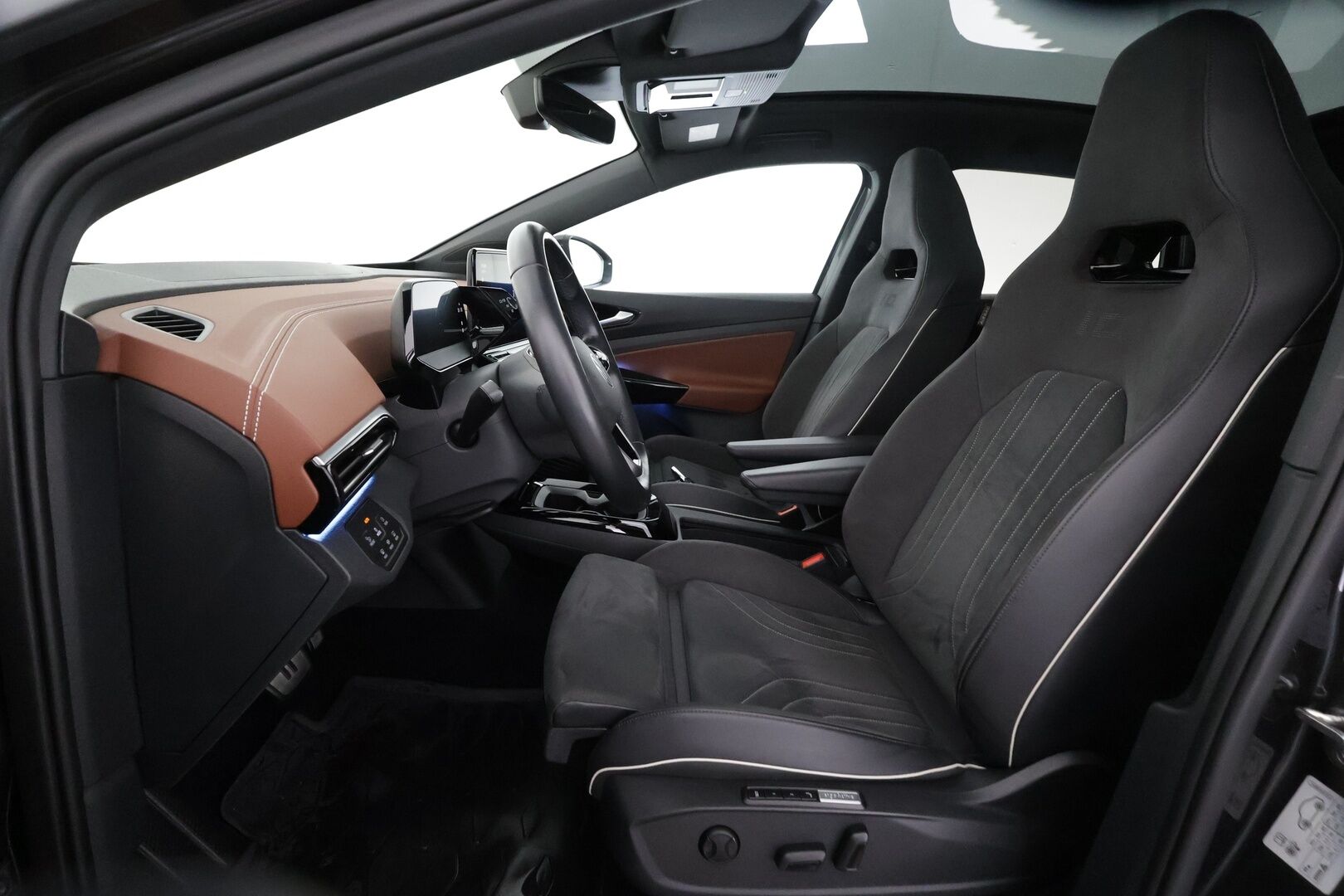 Volkswagen ID.4 2021 Pro Performance 150 kW, akku 77 kWh - | ACC | ILP | Koukku | Lasikatto | HUD | Matrix-LED | Hierovat muistipenkit | 360-Kamera | Puolinahat | Navi | Keyless | Kahdet Renkaat |