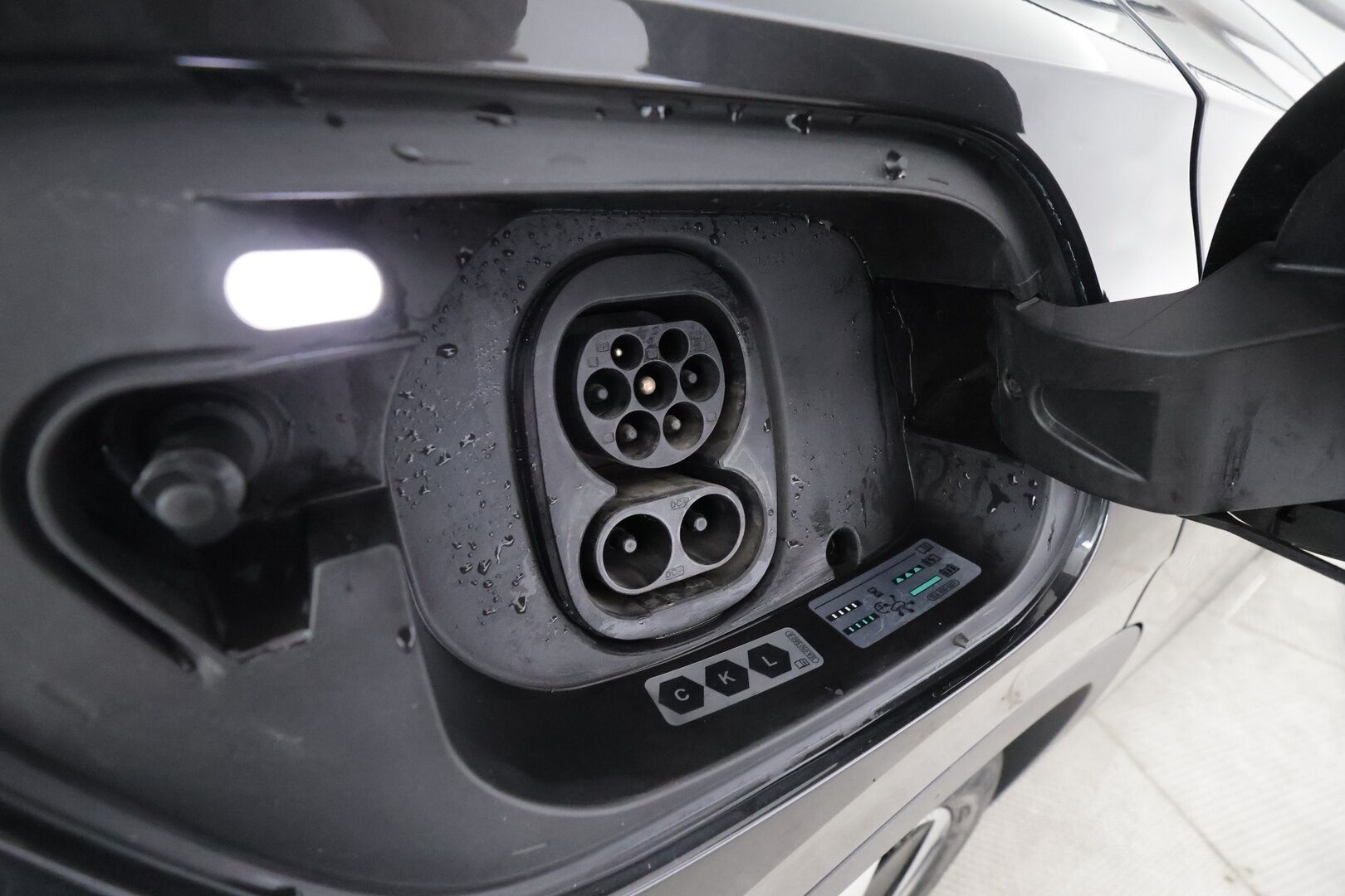 Volkswagen ID.4 2021 Pro Performance 150 kW, akku 77 kWh - | ACC | ILP | Koukku | Lasikatto | HUD | Matrix-LED | Hierovat muistipenkit | 360-Kamera | Puolinahat | Navi | Keyless | Kahdet Renkaat |