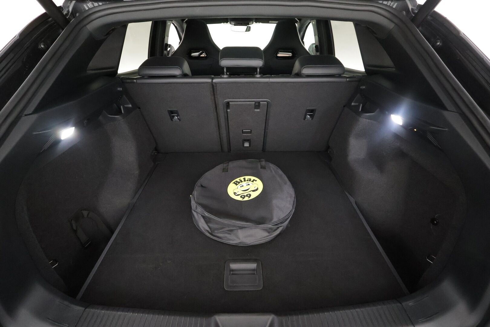 Volkswagen ID.4 2021 Pro Performance 150 kW, akku 77 kWh - | ACC | ILP | Koukku | Lasikatto | HUD | Matrix-LED | Hierovat muistipenkit | 360-Kamera | Puolinahat | Navi | Keyless | Kahdet Renkaat |